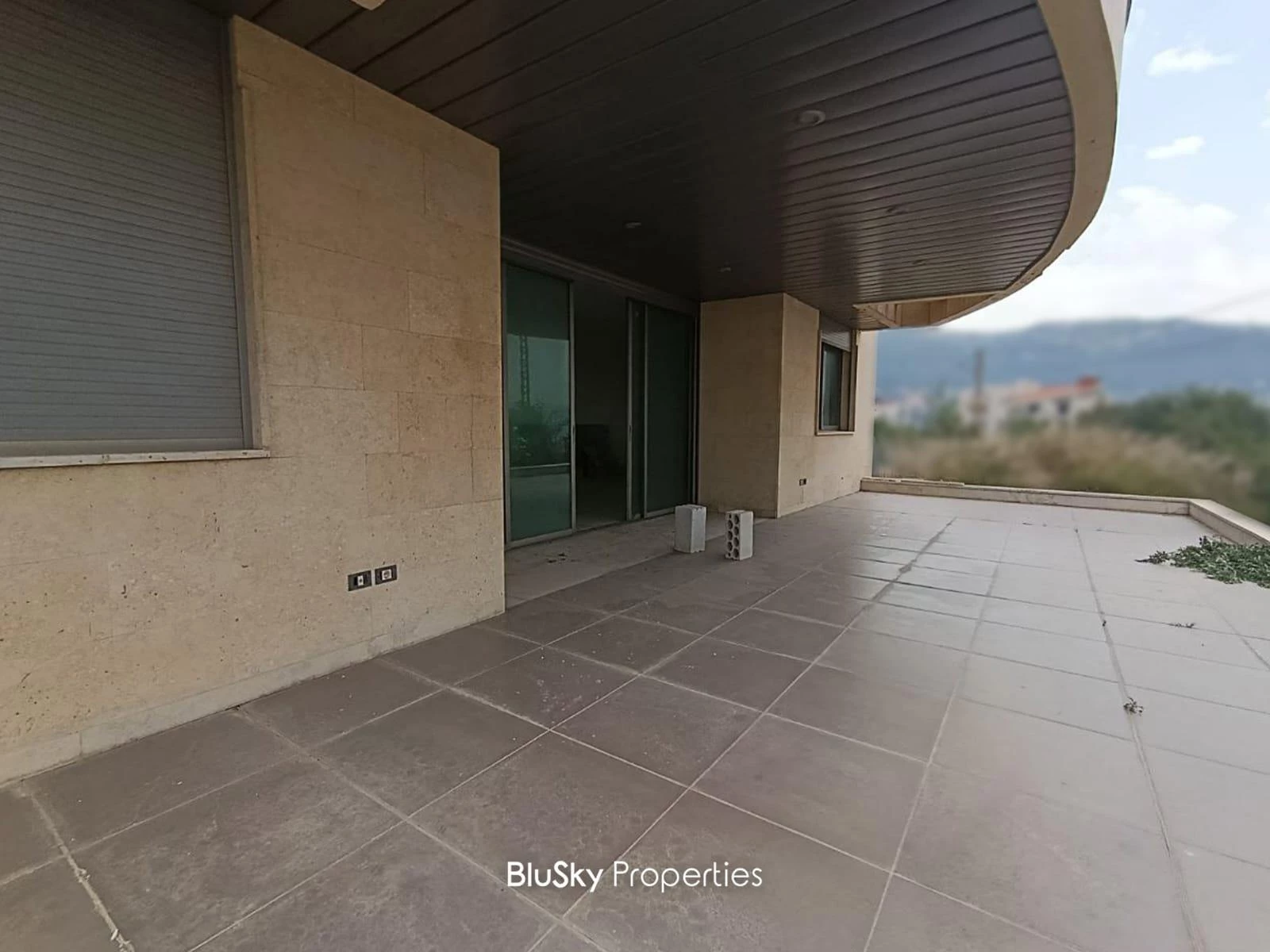 Apartment 330m² Terrace for Sale in Adma — الصورة 3