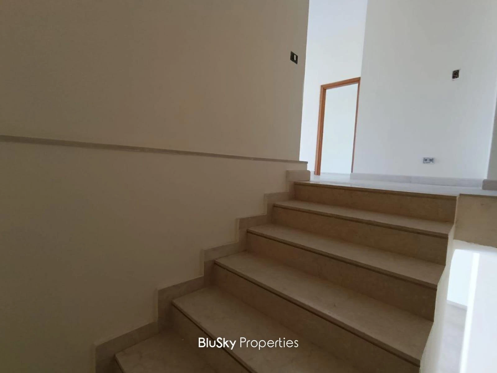 Duplex 362m² Terrace for Sale in Adma — الصورة 4