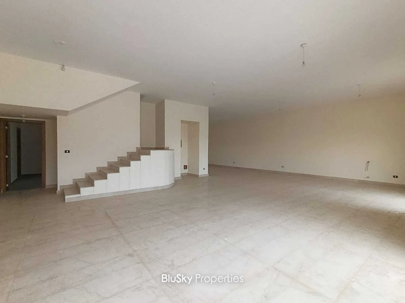 Duplex 383m² Terrace for Sale in Adma