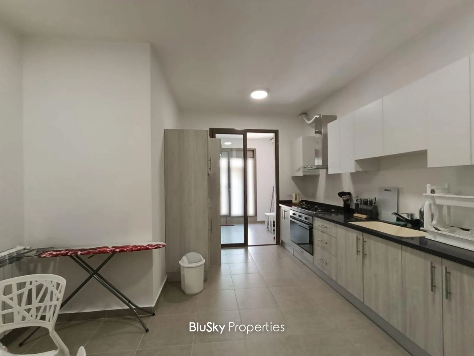 Apartment 440m² Balcony for Sale or Rent in Adma — الصورة 3