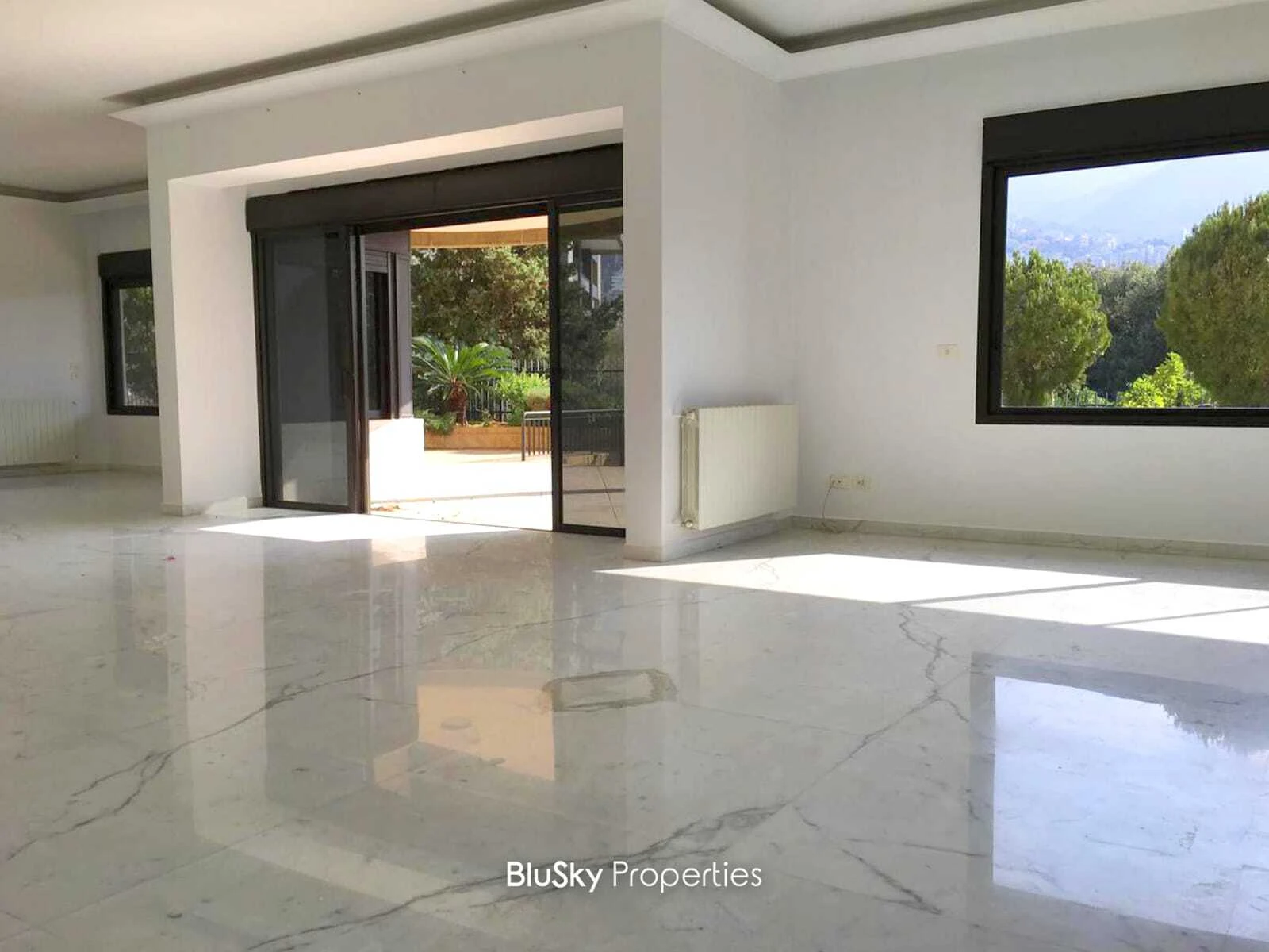 Apartment 500m² Terrace for Sale or Rent in Adma