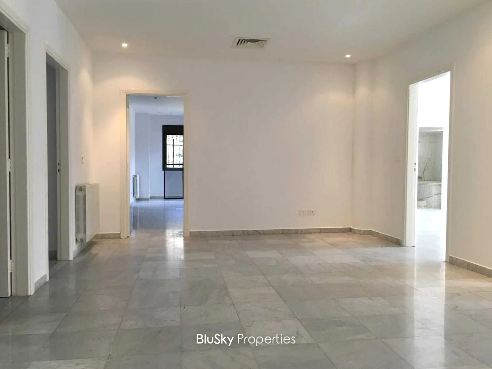 Apartment 500m² Terrace for Sale or Rent in Adma — الصورة 2