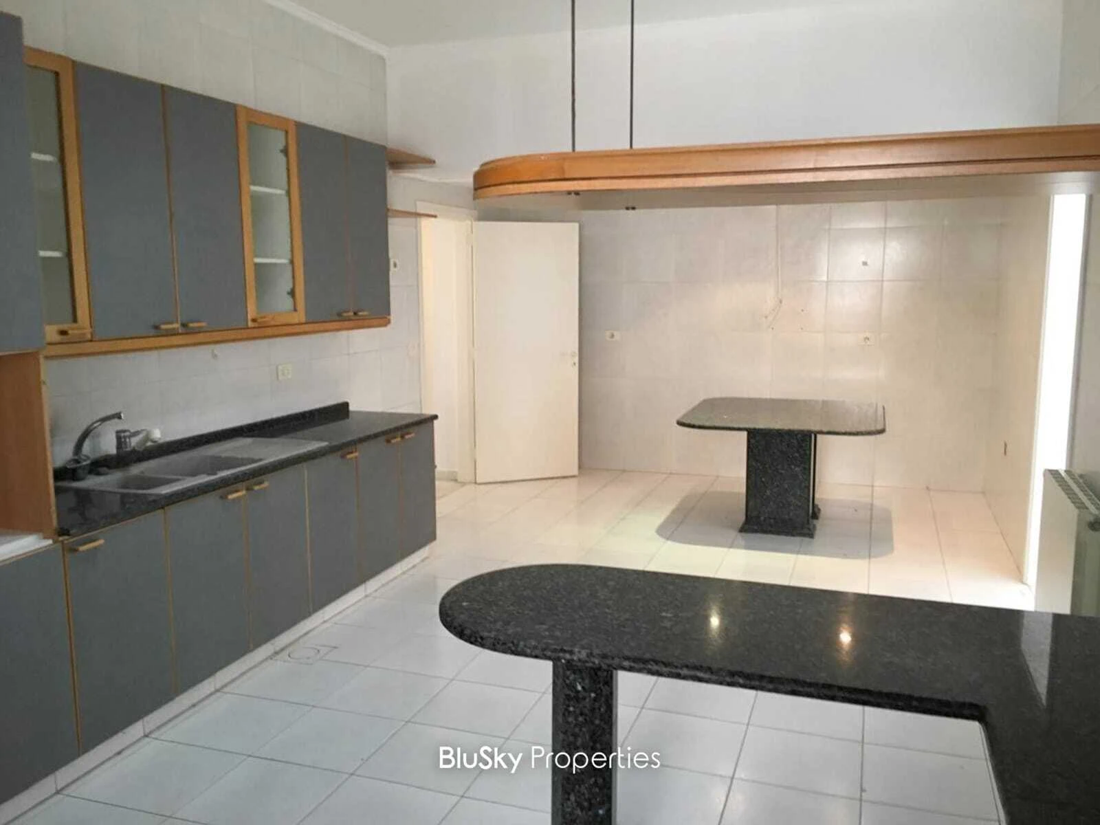 Apartment 500m² Terrace for Sale or Rent in Adma — الصورة 4