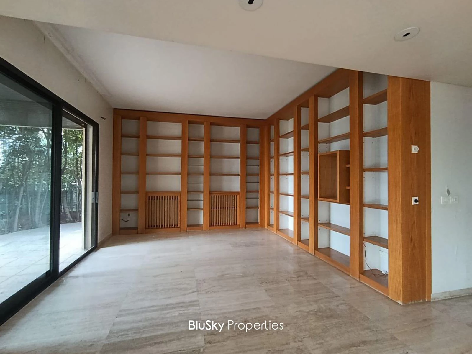 Apartment 600m² Terrace for Sale in Adma — الصورة 4