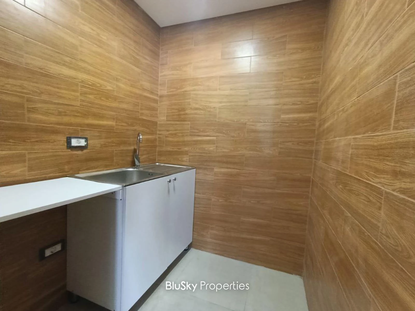 Shop 71m² Depot for Rent in Adma — الصورة 5