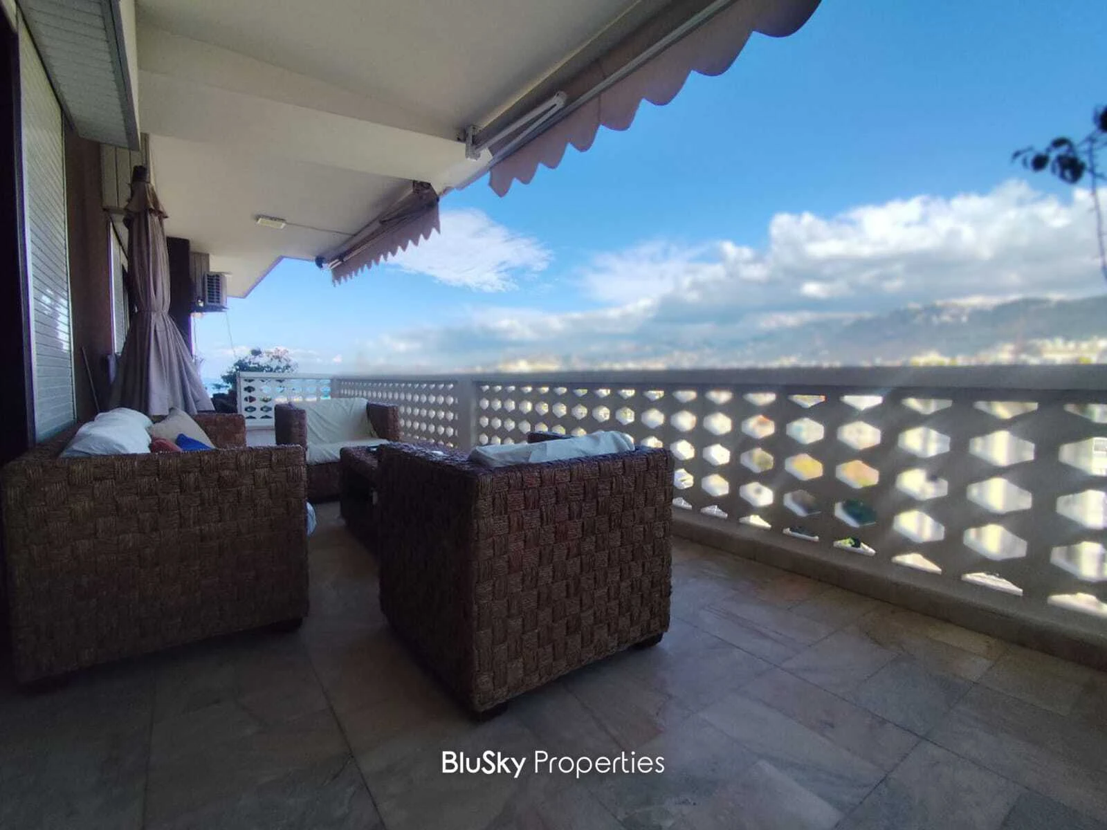 Apartment 525m² Sea View for Sale in Adonis — الصورة 2