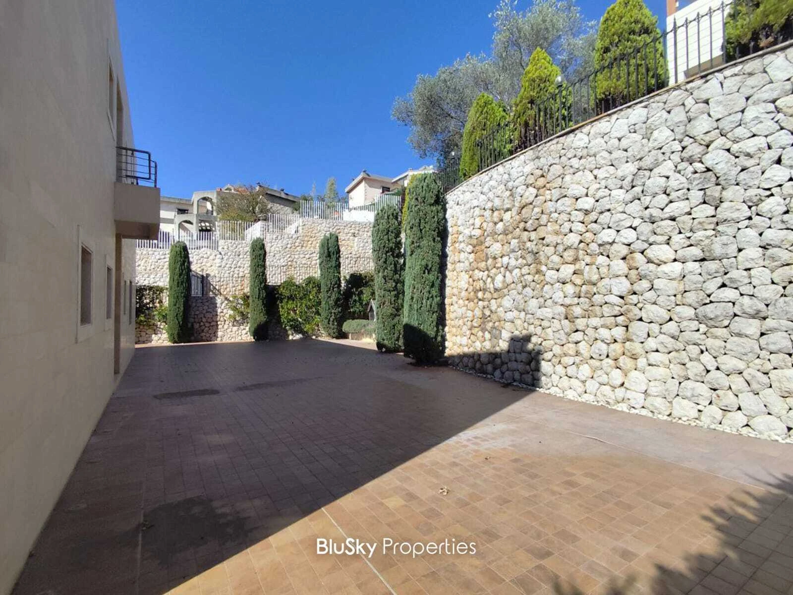 Villa 330m² Garden for Rent in Ajaltoun — الصورة 3