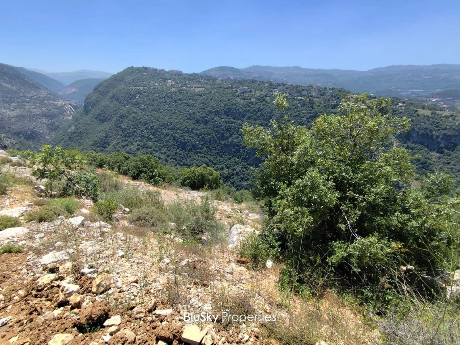 Land 36,000m² for Sale in Ajaltoun