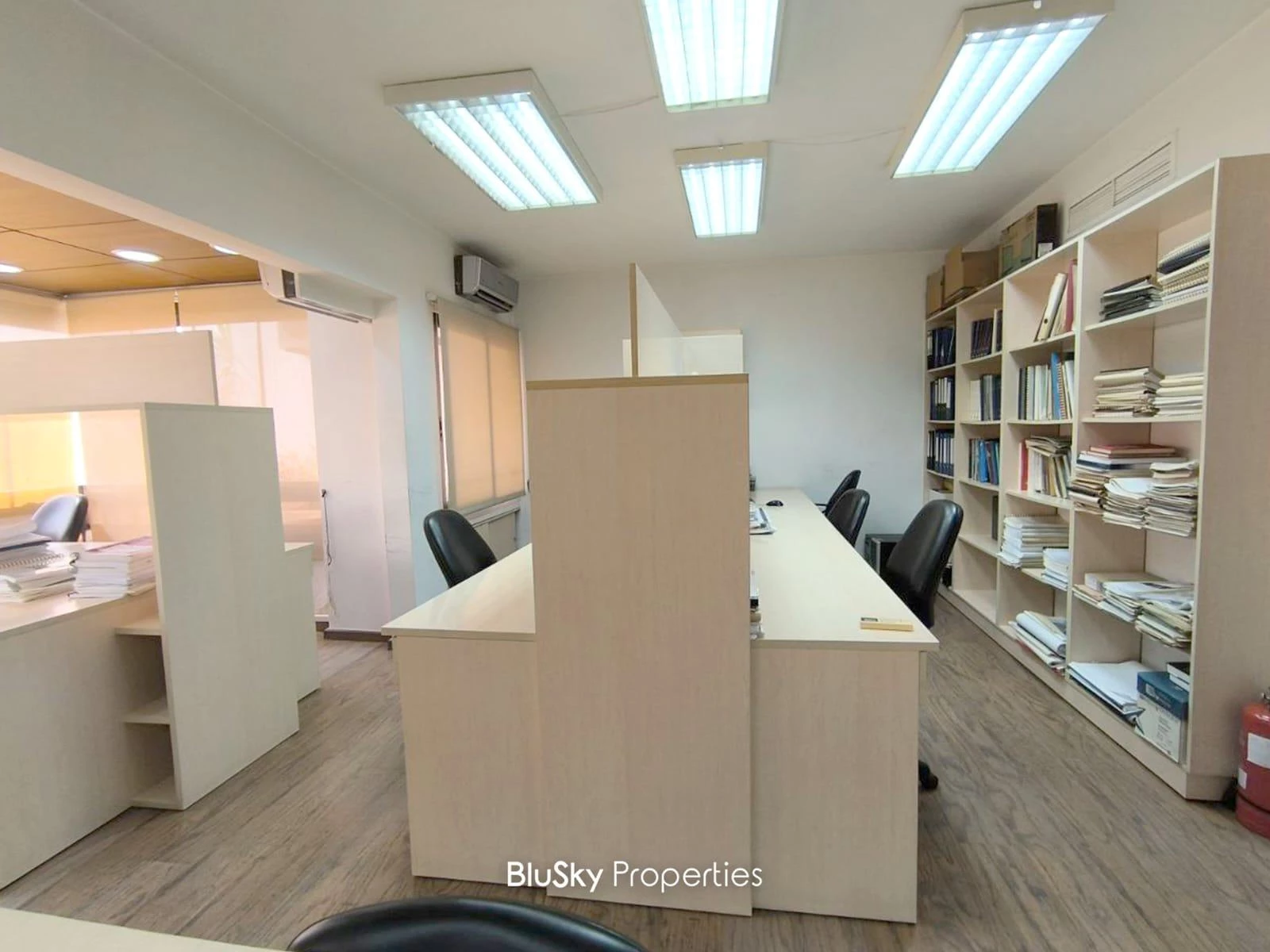 Office 120m² City View for Sale in Antelias — photo 2