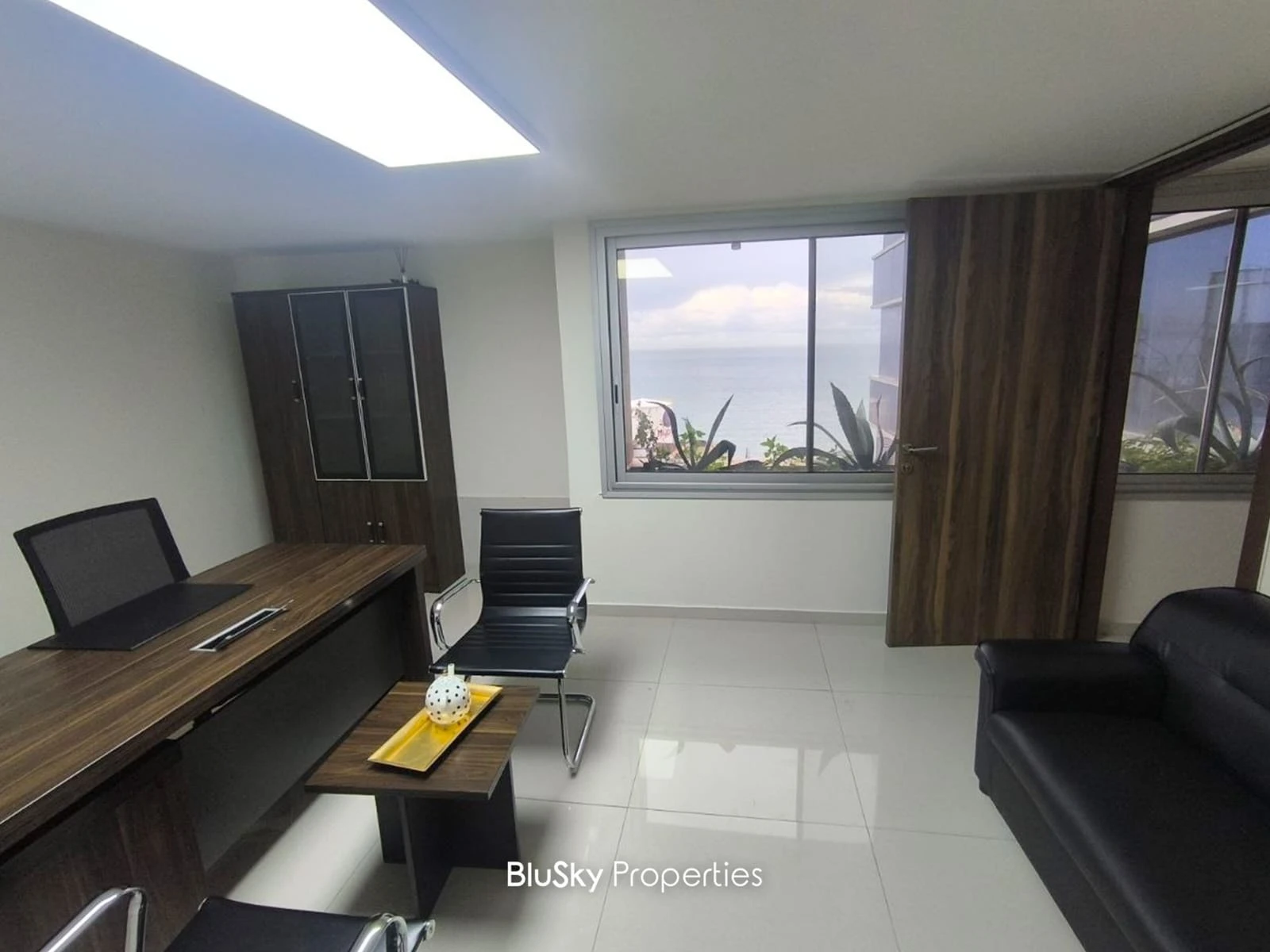 Office 130m² for Rent in Antelias — الصورة 2