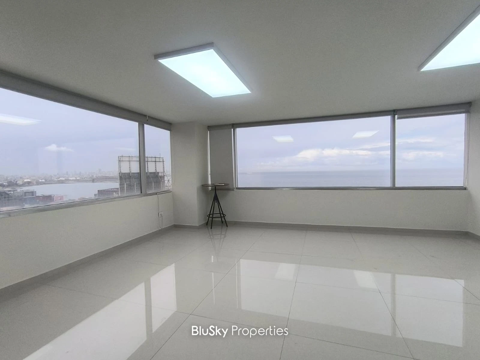 Office 130m² for Rent in Antelias — الصورة 3