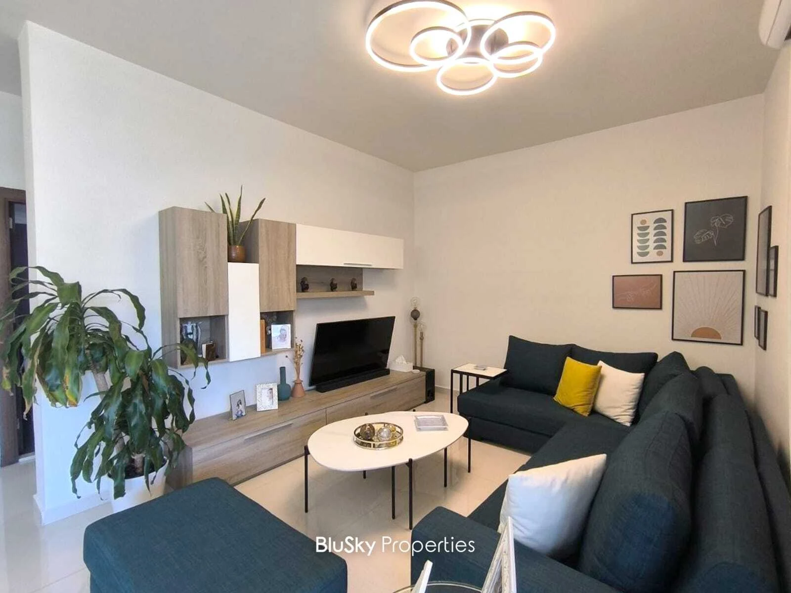Apartment 135m² Mountain View for Sale in Antelias