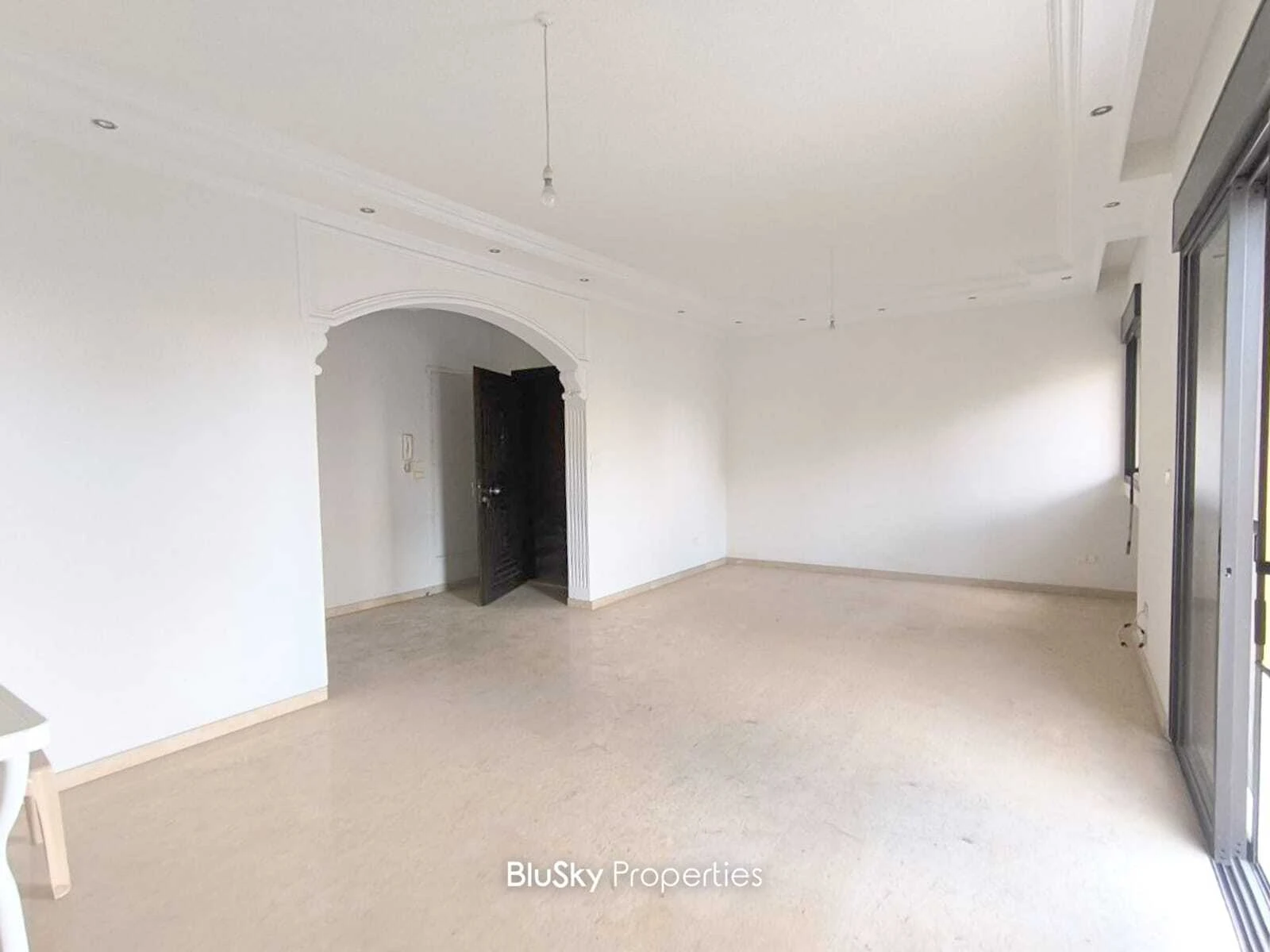 Apartment 140m² Balcony for Rent in Antelias — photo 2