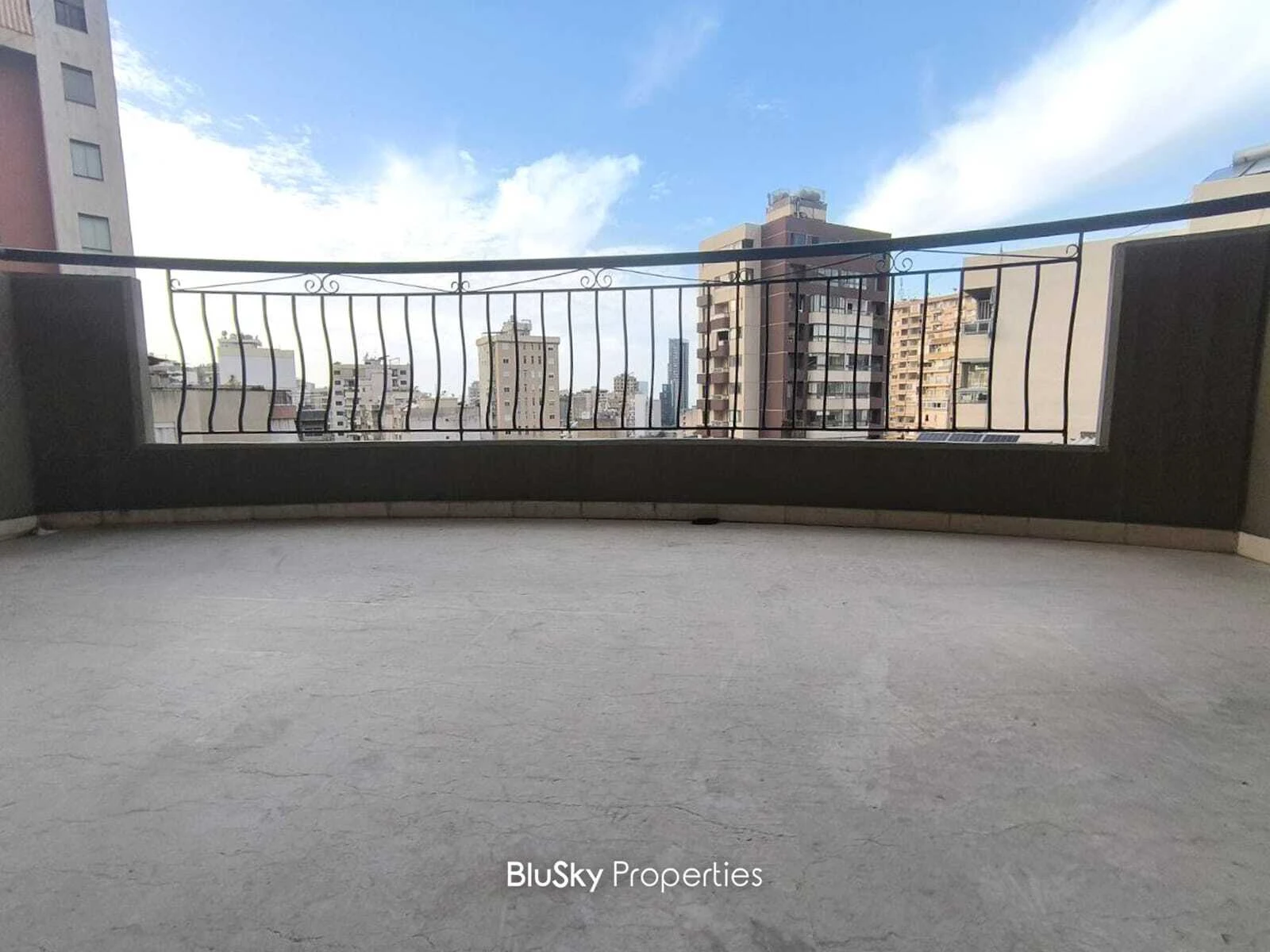 Apartment 140m² Balcony for Rent in Antelias — photo 3