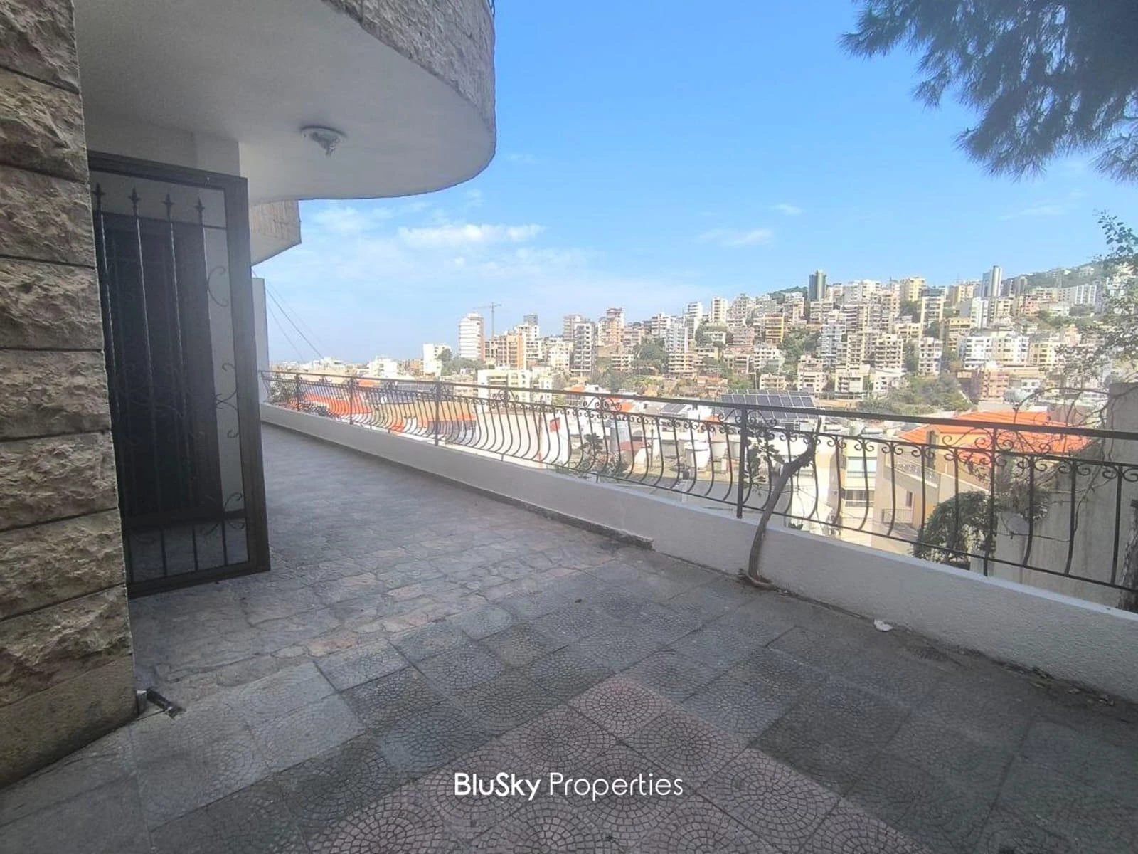 Apartment 144m² Terrace for Sale in Antelias