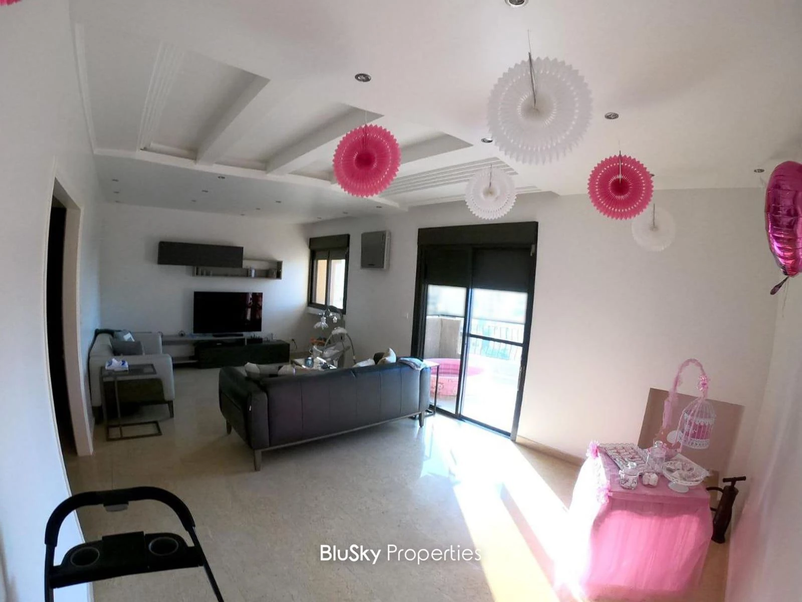 Apartment 160m² Balcony for Sale in Antelias