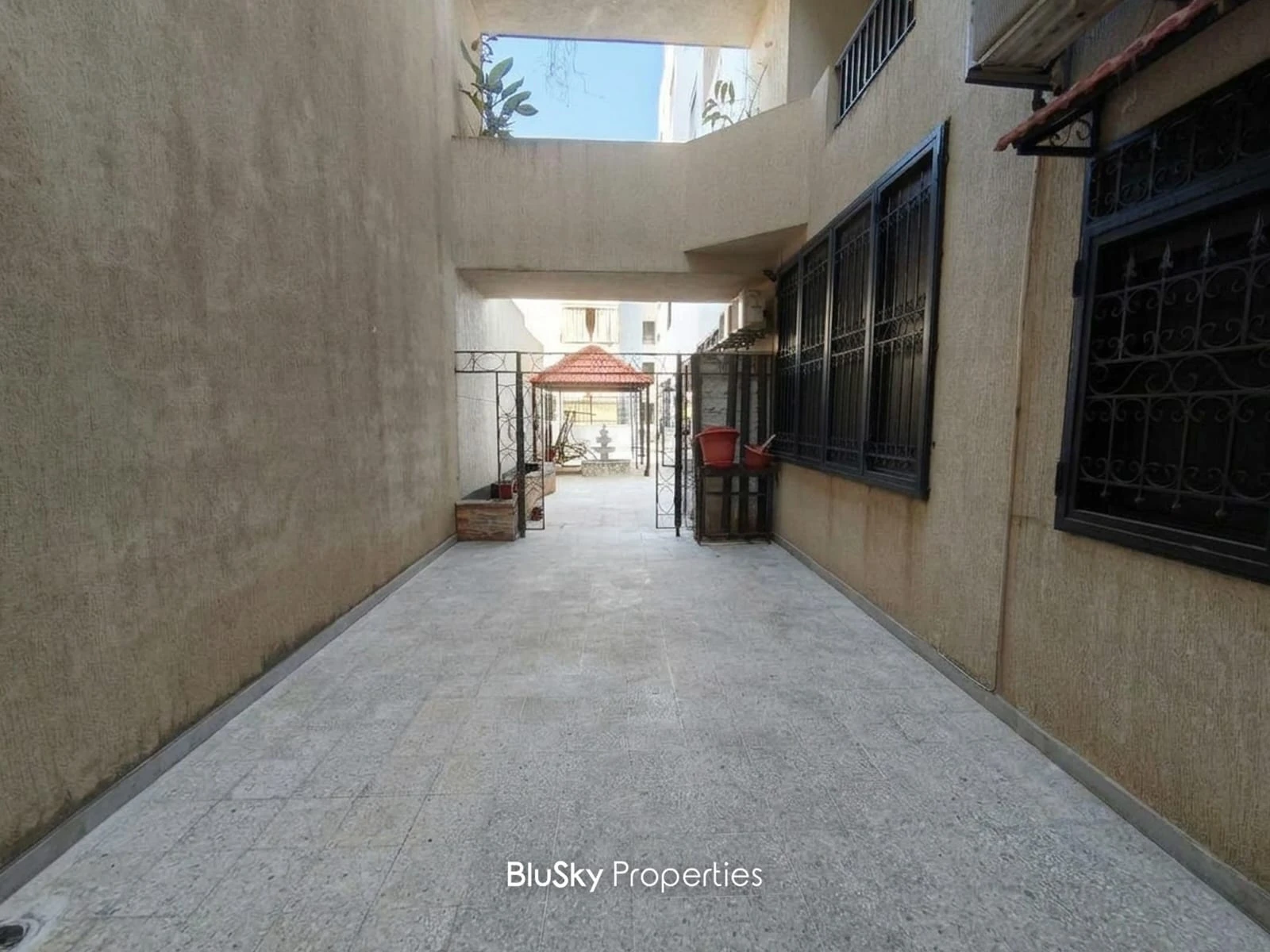 Apartment 170m² with Terrace for Sale in Antelias — الصورة 2