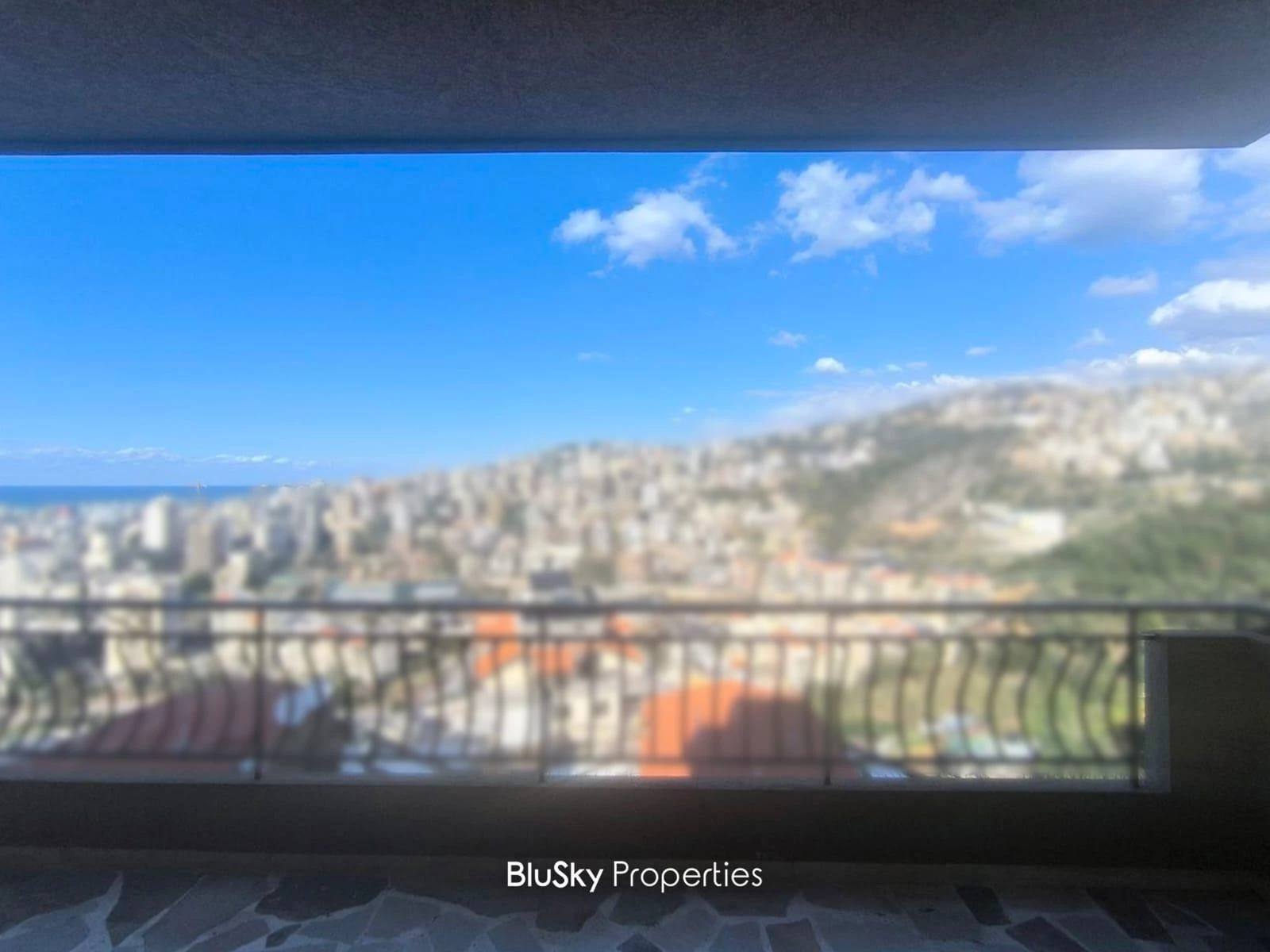 Apartment 200m² Balcony for Sale in Antelias — photo 2