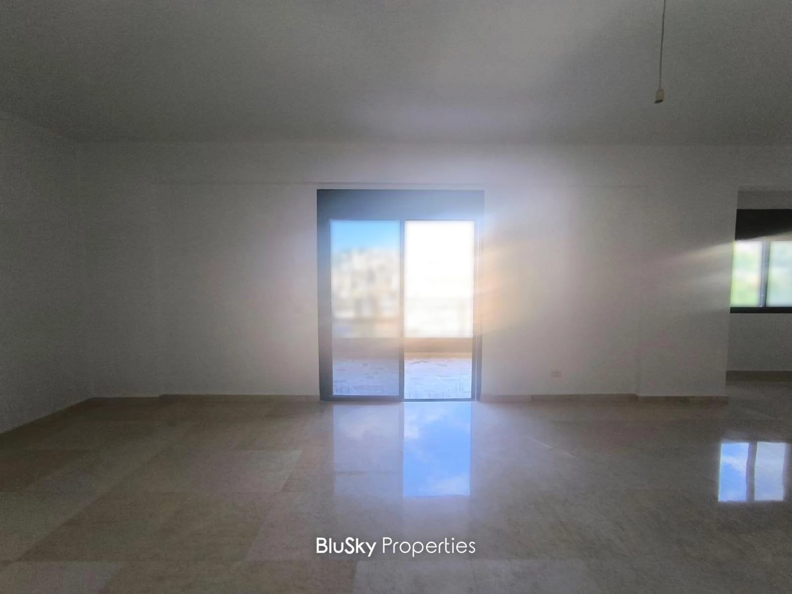 Apartment 200m² Balcony for Sale in Antelias — photo 3