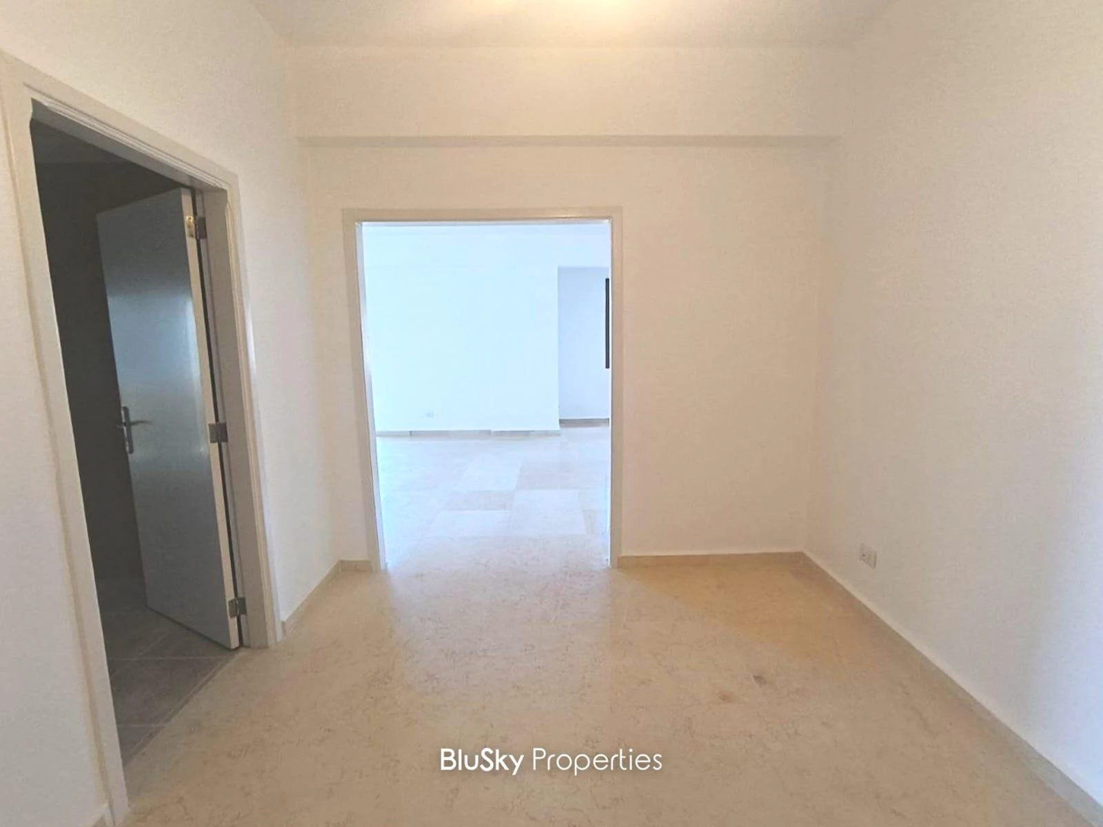 Apartment 200m² Balcony for Sale in Antelias — photo 5