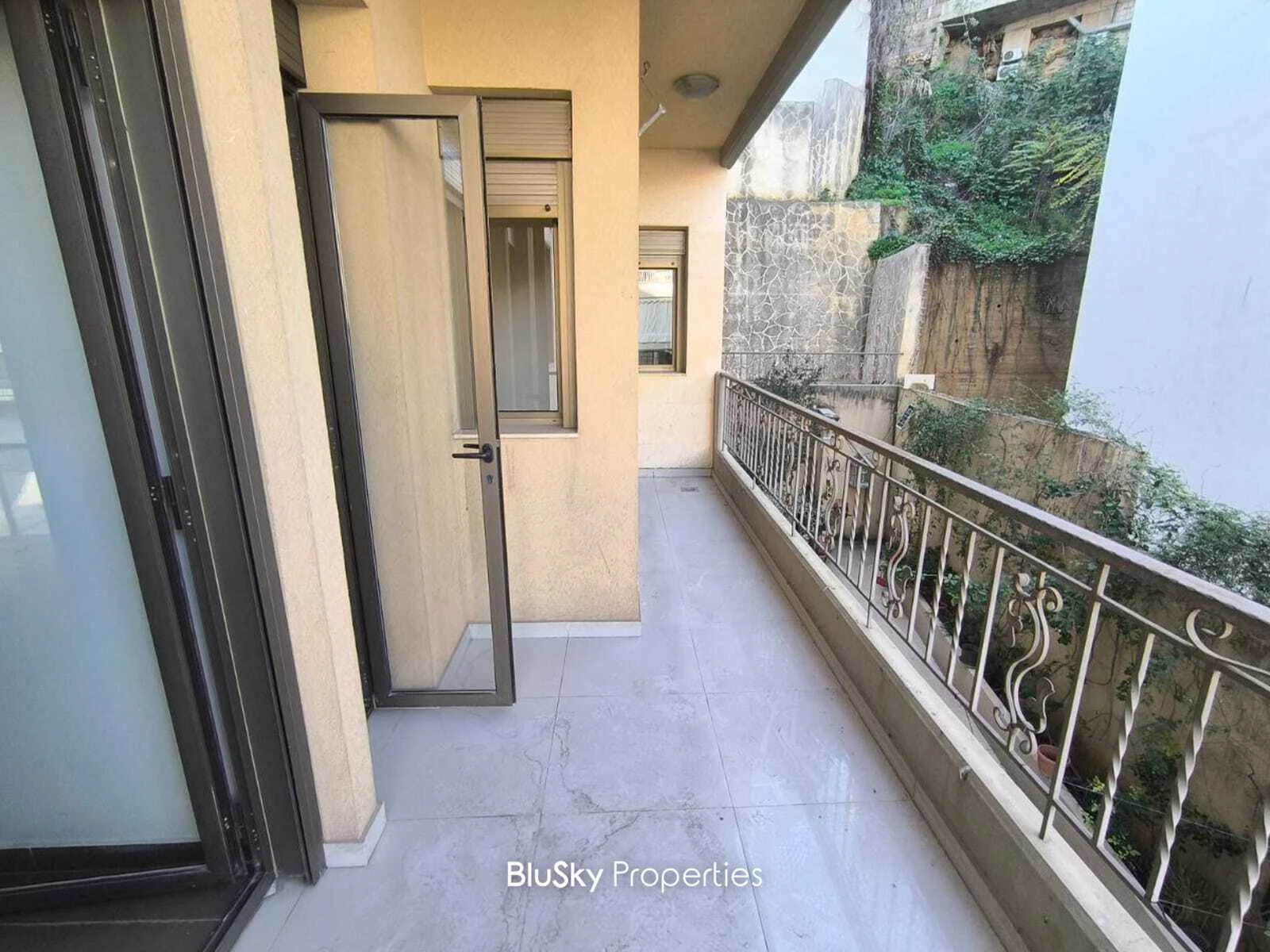 Apartment 200m² Terrace for Sale in Antelias — photo 2
