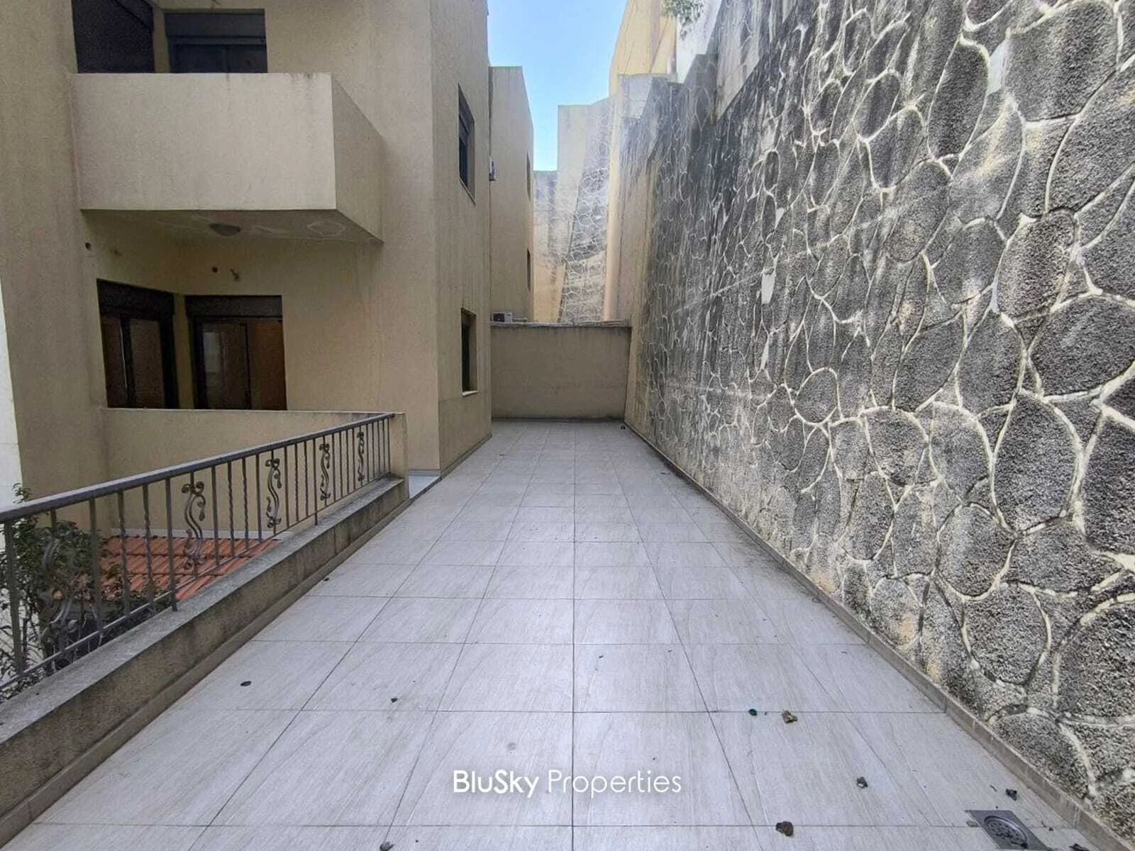 Apartment 200m² Terrace for Sale in Antelias — photo 4