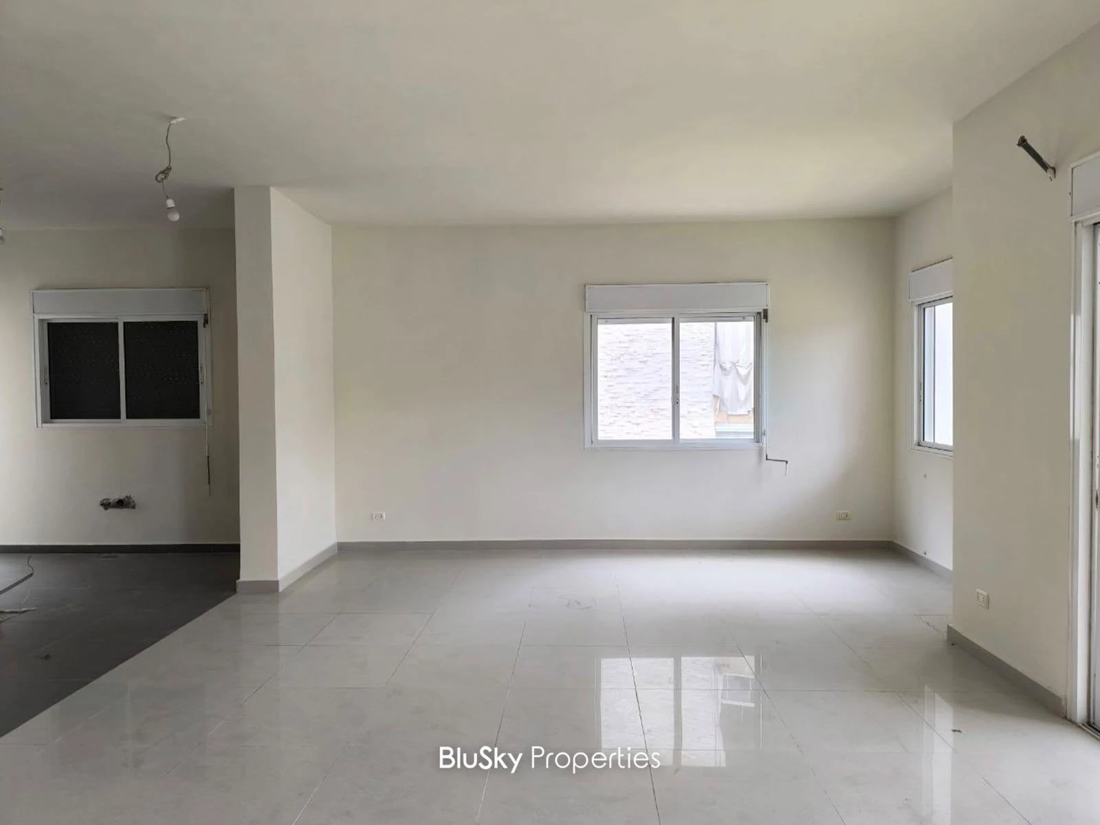 Apartment 230m² Balcony for Sale in Antelias