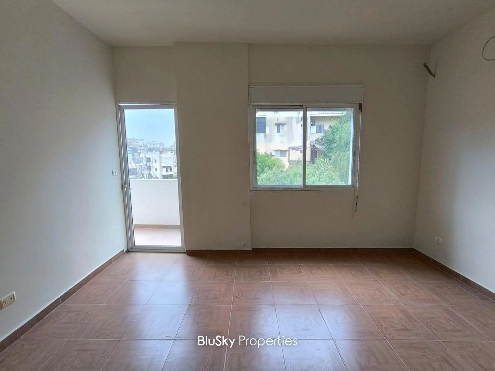 Apartment 230m² Balcony for Sale in Antelias — الصورة 3