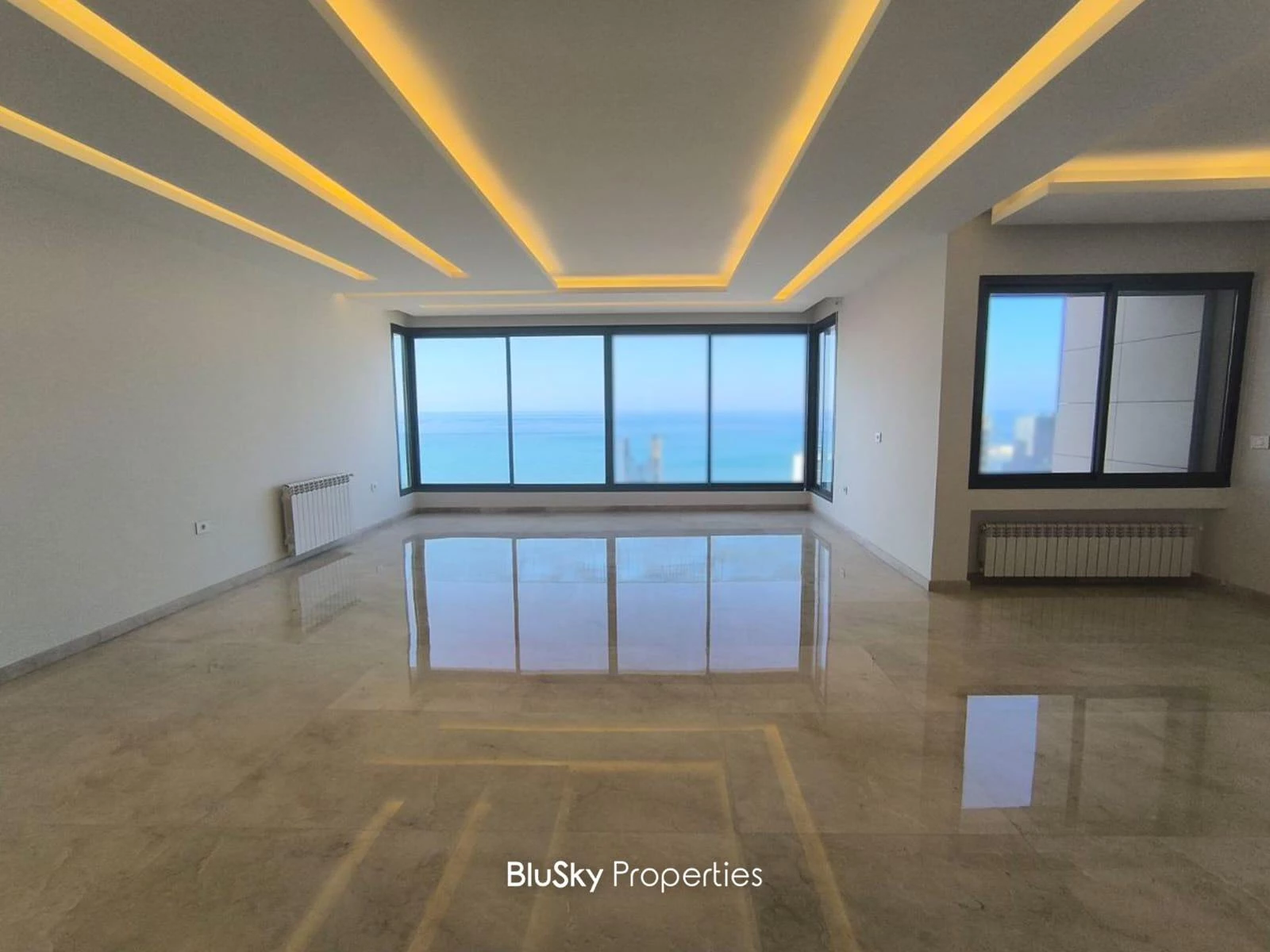 Apartment 281m² Sea View for Sale in Antelias