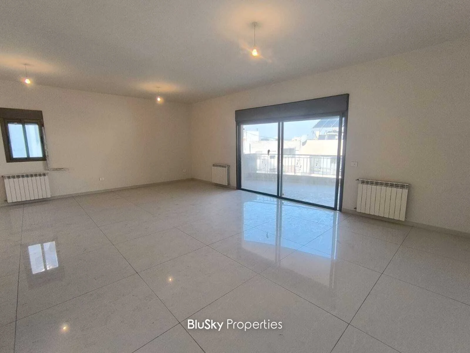 Duplex 350m² Terrace for Sale in Antelias