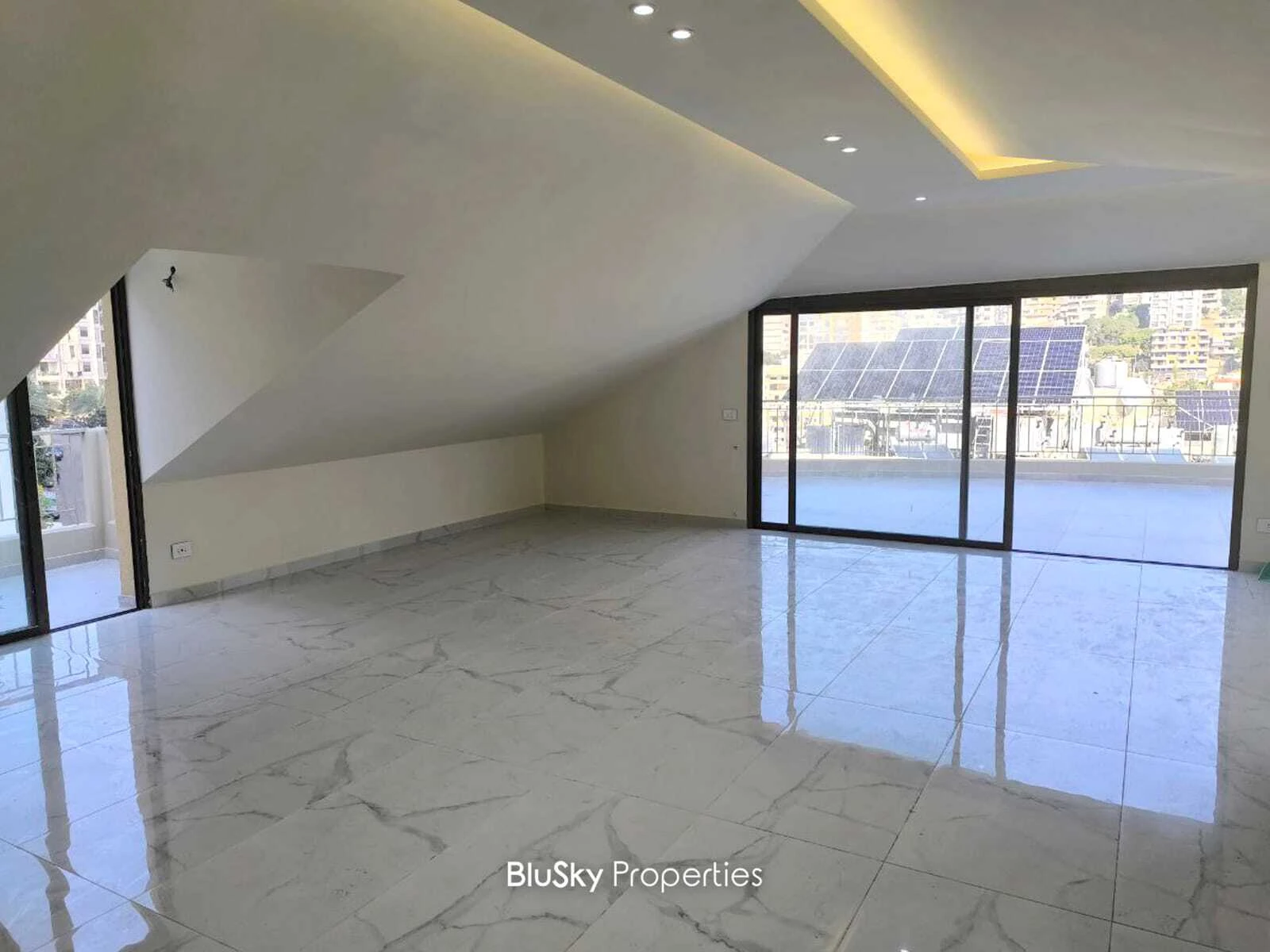 Duplex 350m² Terrace for Sale in Antelias — photo 3