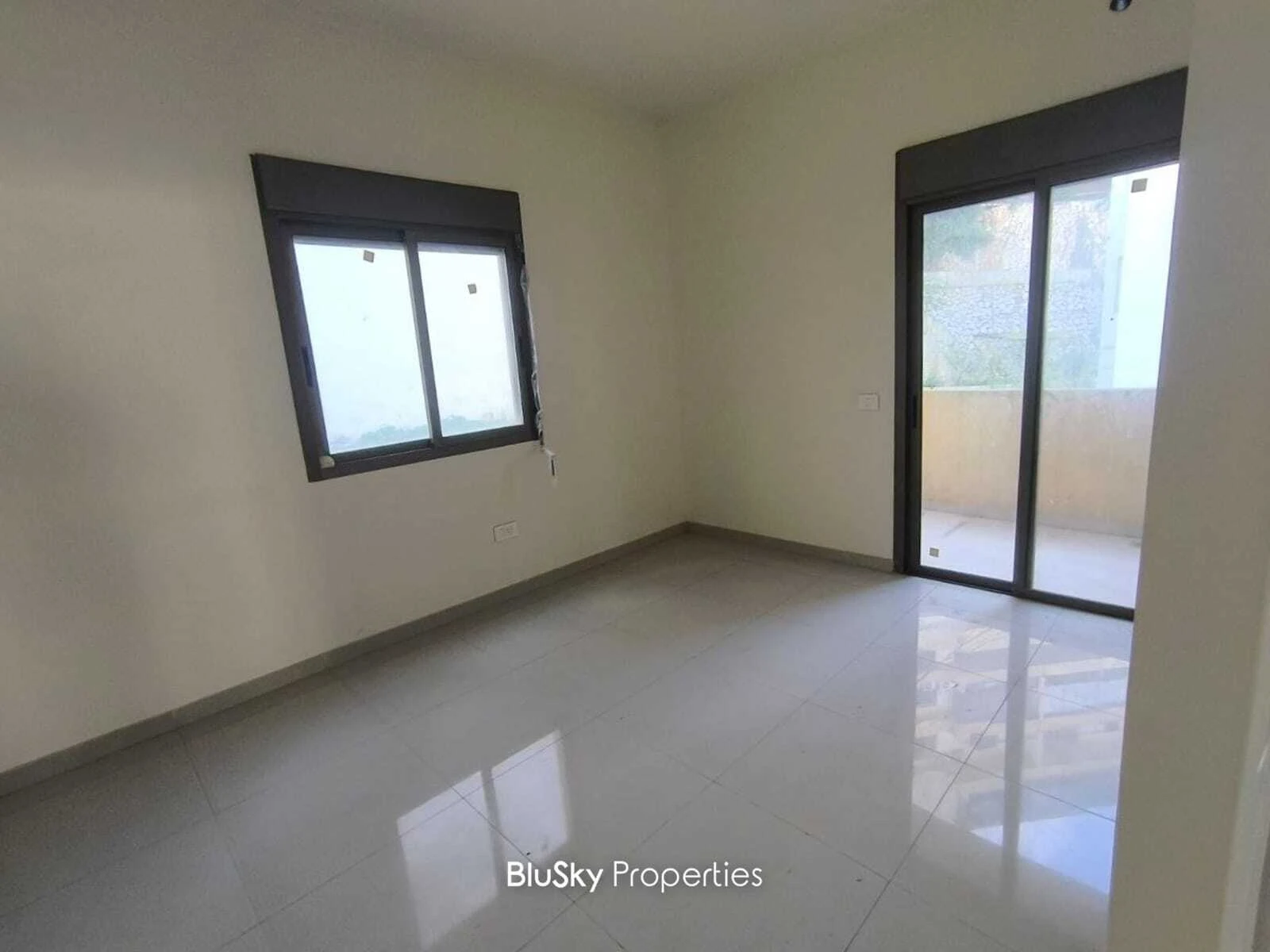 Duplex 350m² Terrace for Sale in Antelias — photo 4