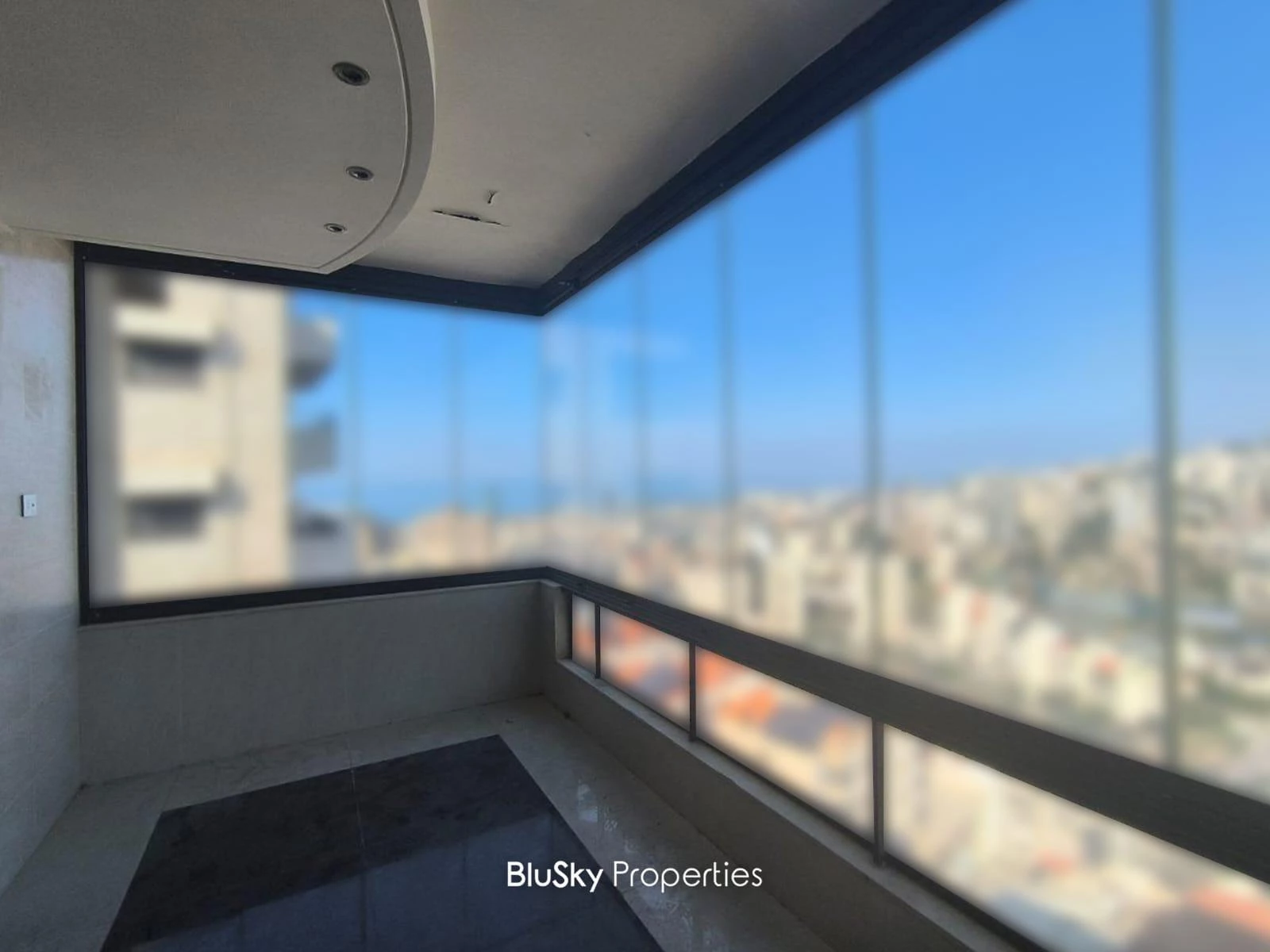 Duplex 360m² Balcony for Sale in Antelias — photo 2
