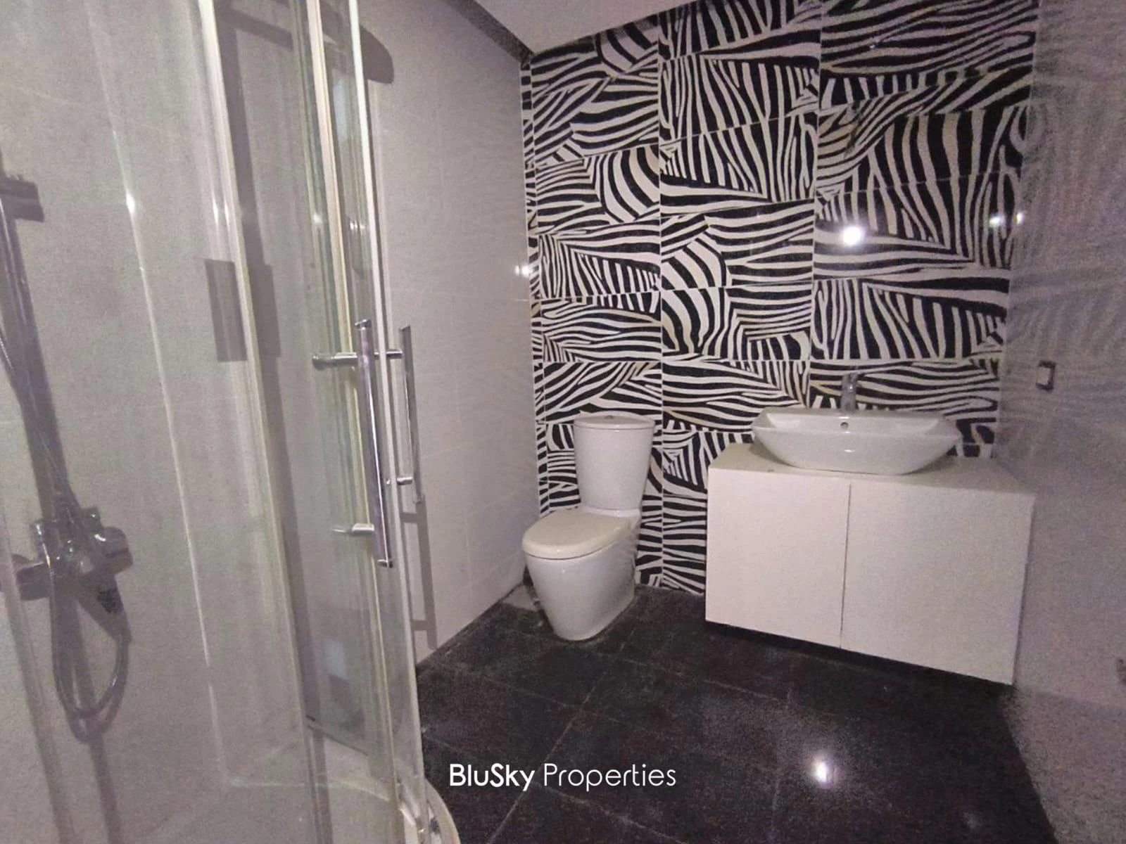 Duplex 360m² Balcony for Sale in Antelias — photo 4