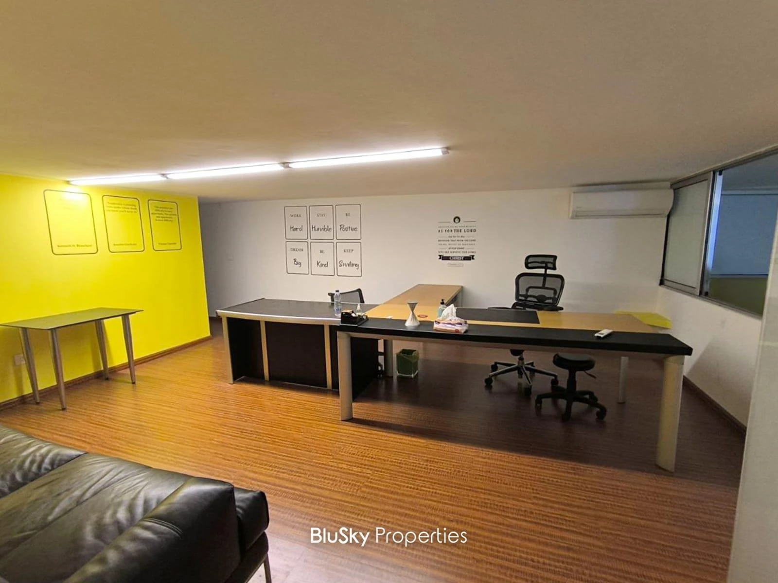 Warehouse 550m² for Sale in Antelias
