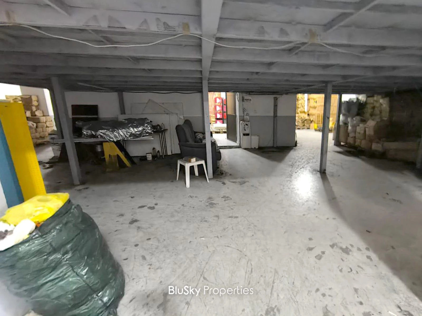 Warehouse 550m² for Sale in Antelias — الصورة 2