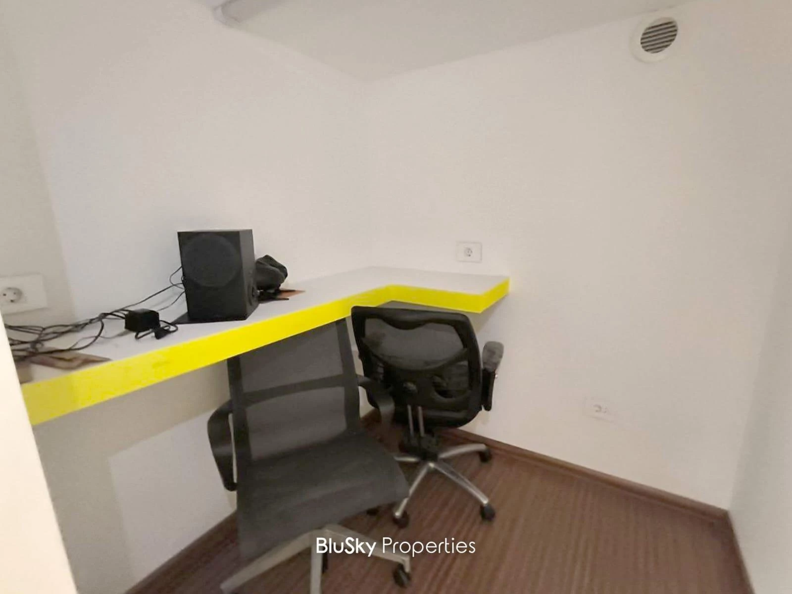 Warehouse 550m² for Sale in Antelias — الصورة 4