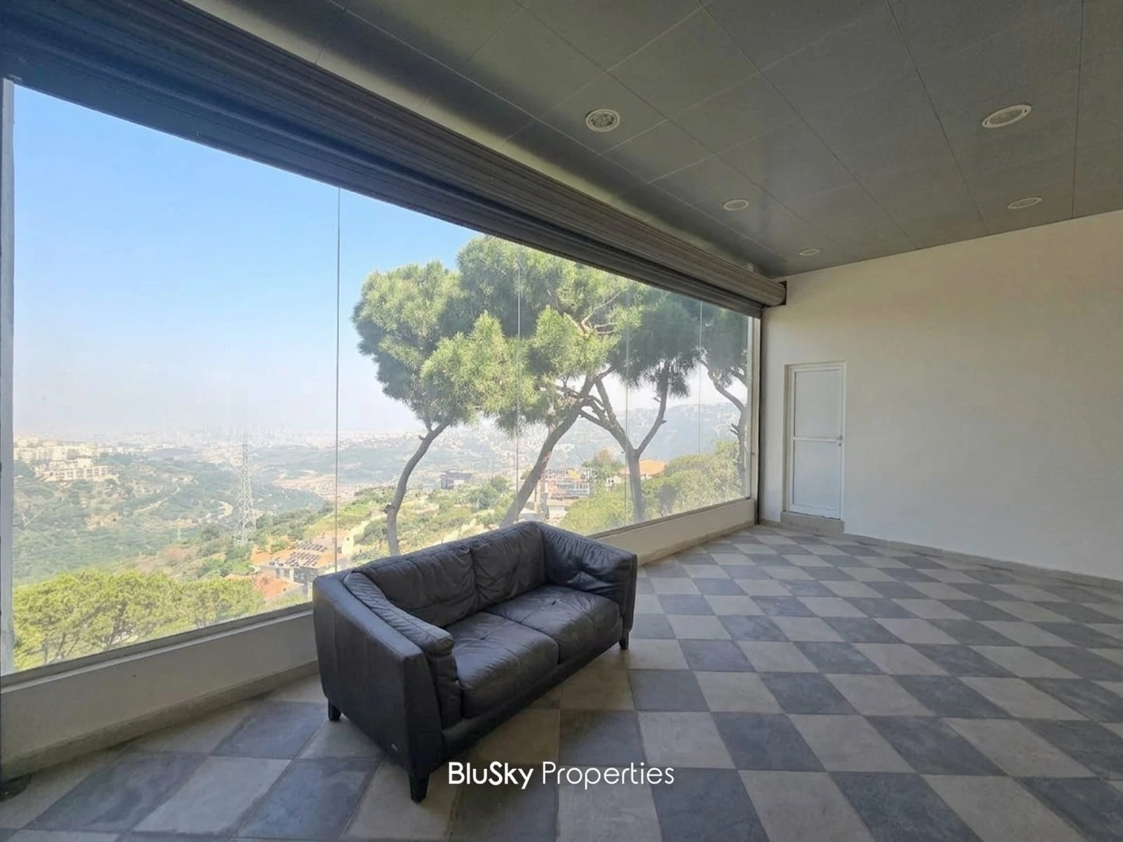 Shop 60m² with Mountain View for Rent in Araya — الصورة 2