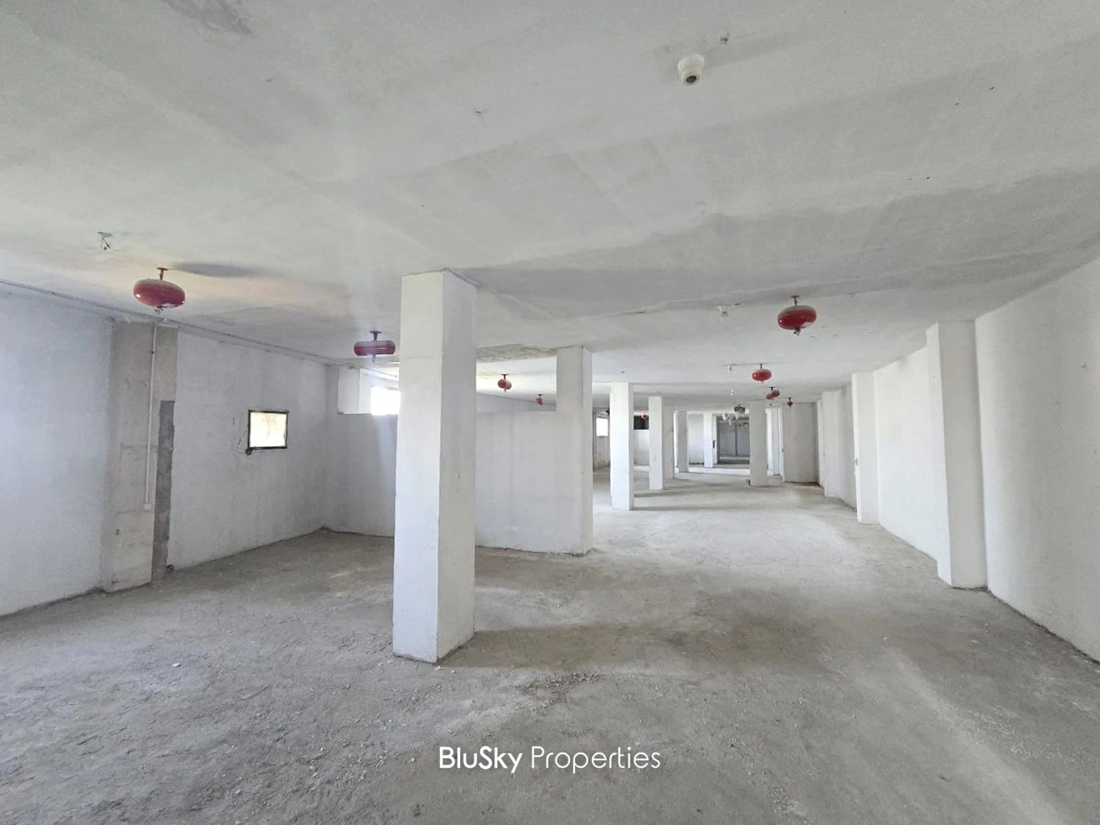 Warehouse 700m² for Rent in Araya