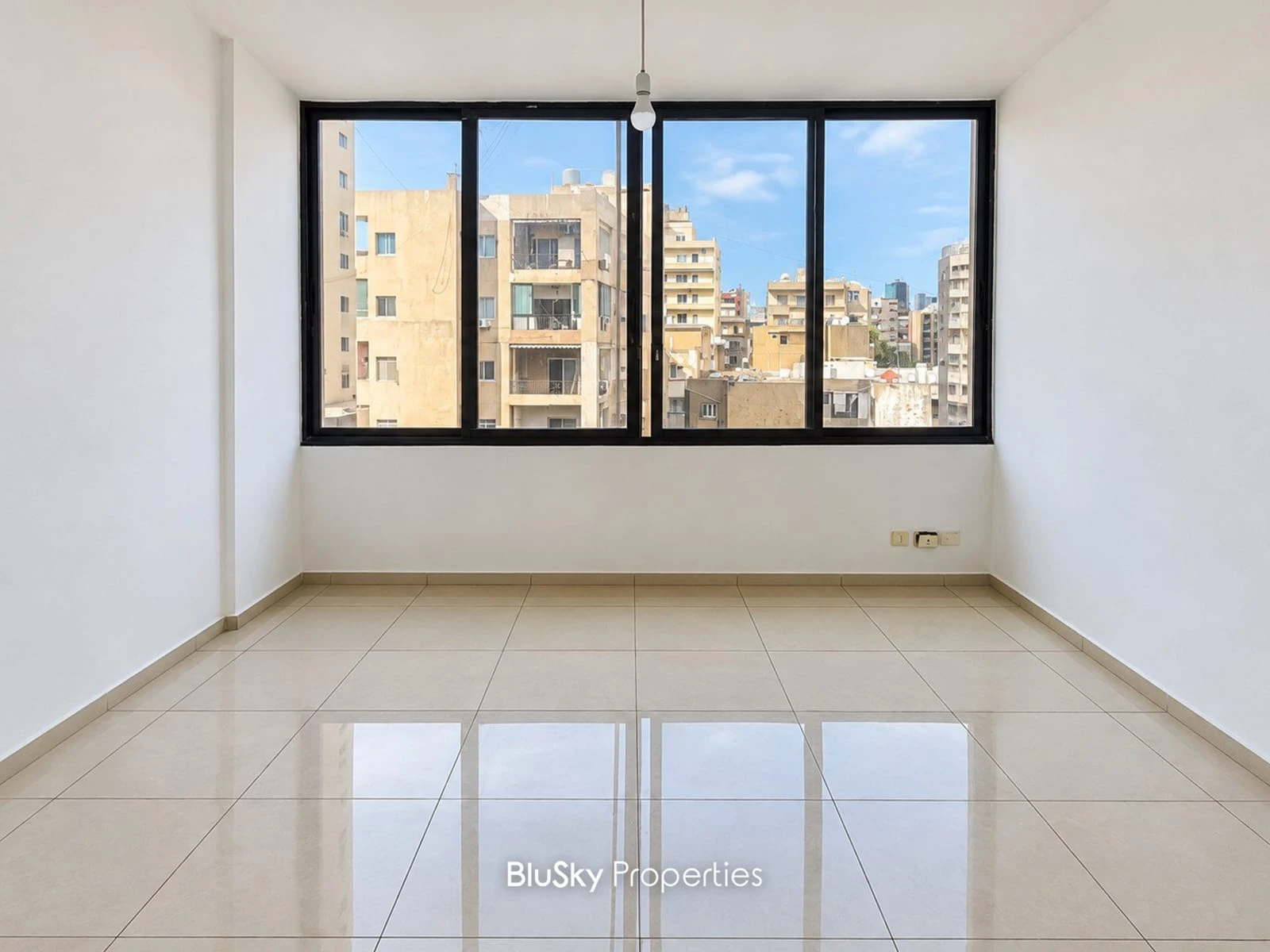 Office 100m² for Rent in Ain El Remeneh