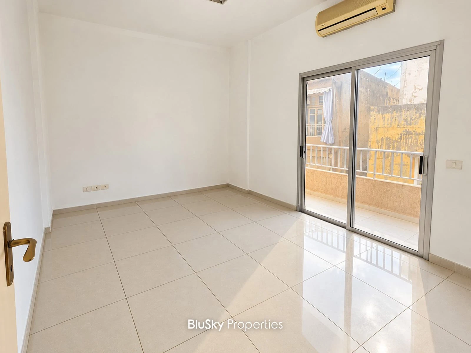 Office 100m² for Rent in Ain El Remeneh — الصورة 3