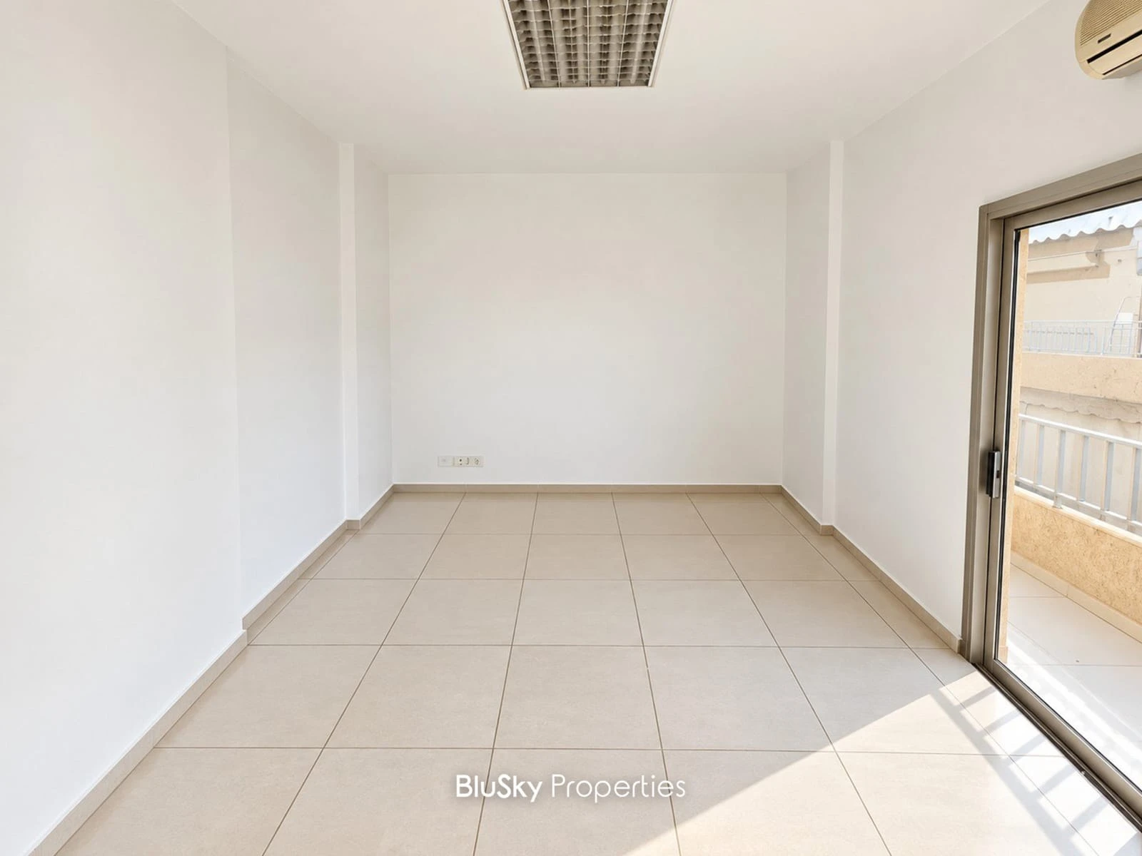 Office 100m² for Rent in Ain El Remeneh — الصورة 4