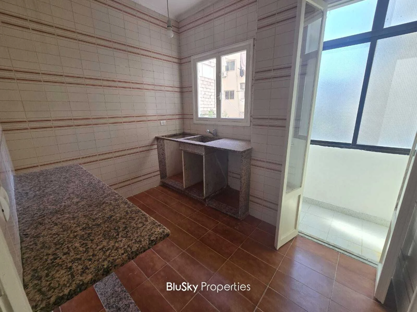 Apartment 120m² for Rent in Ain El Remeneh — الصورة 4