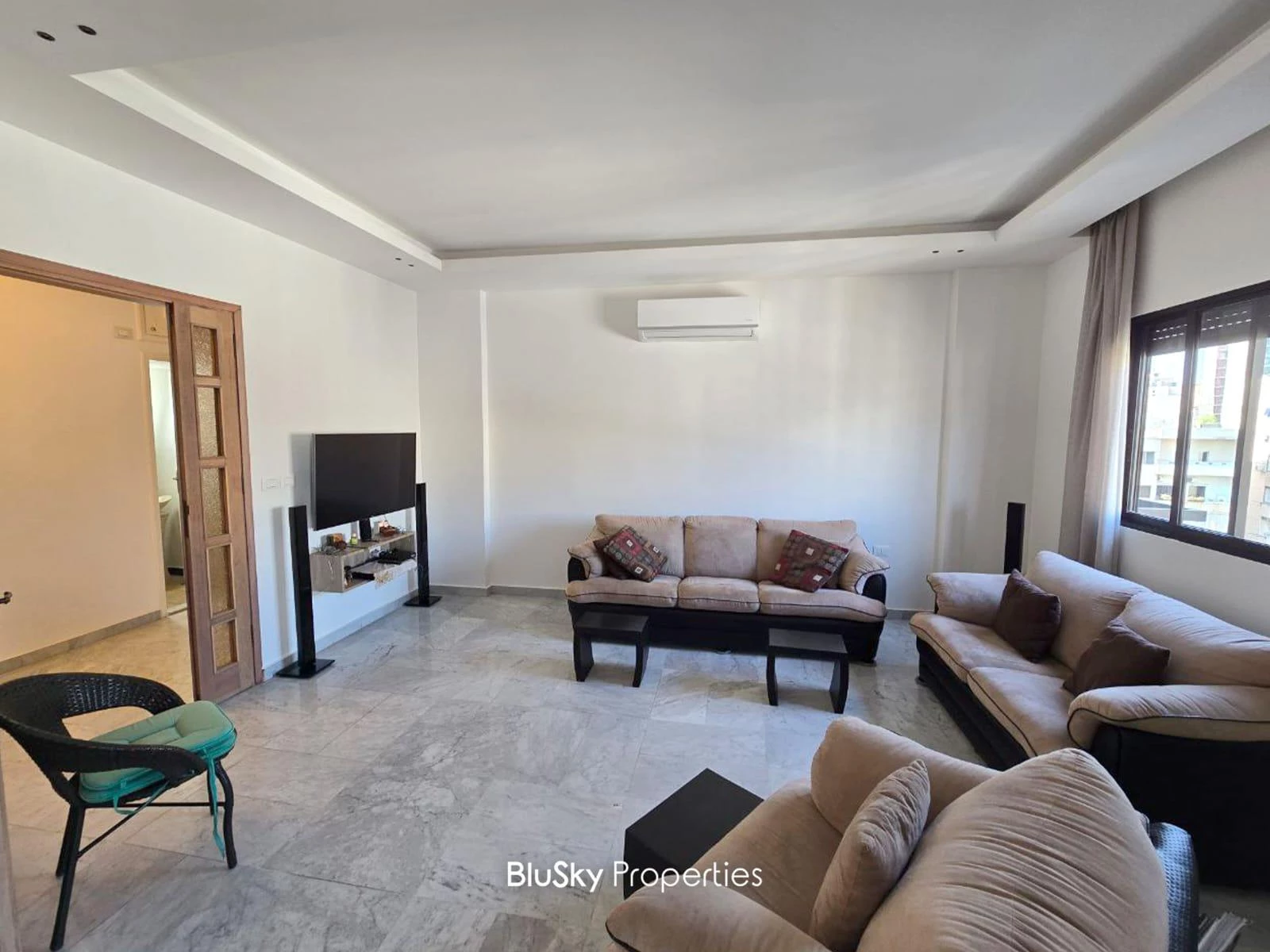 Apartment 160m² Balcony for Sale in Ain El Remeneh