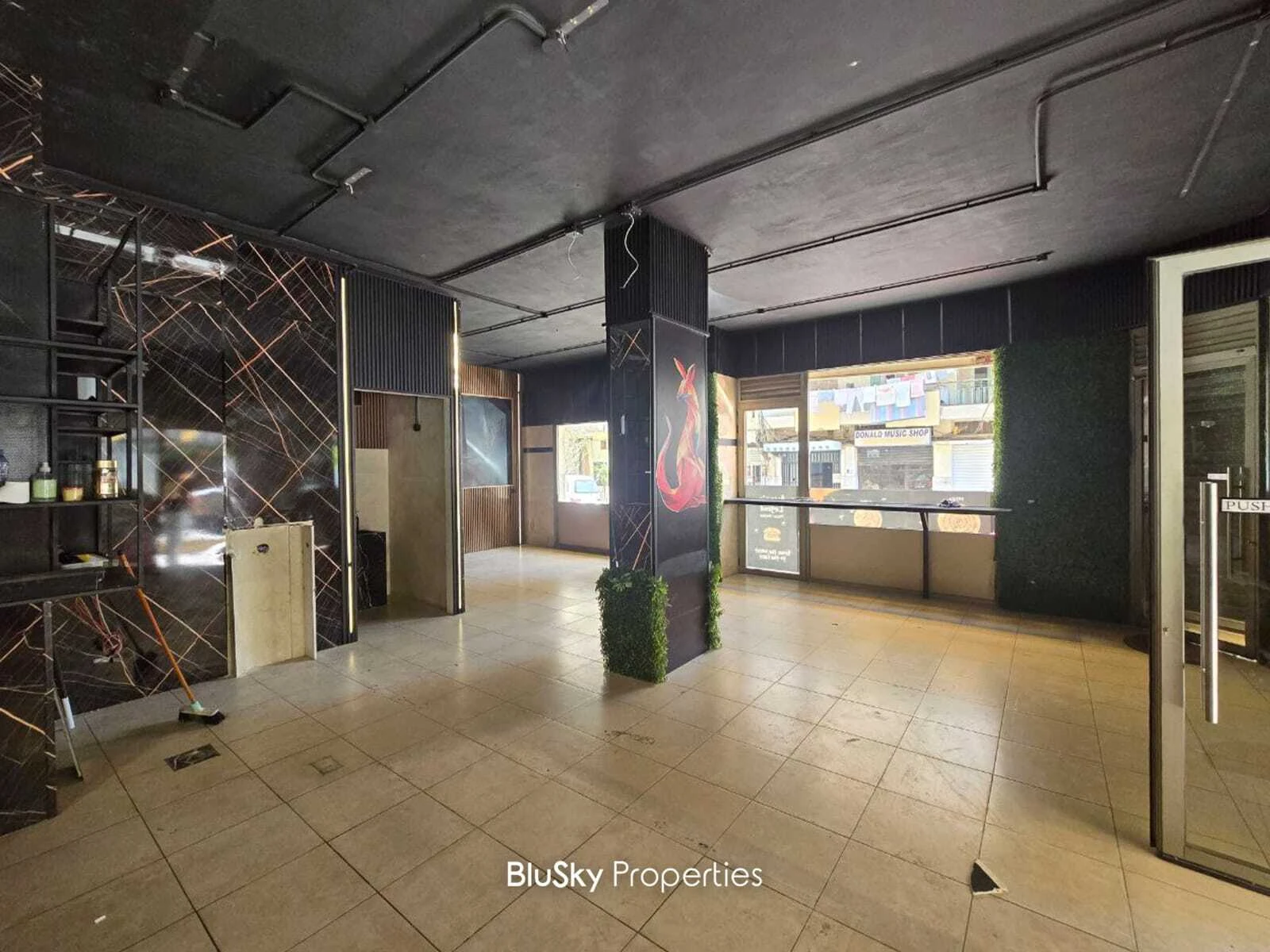 Shop 200m² for Rent in Ain El Remeneh