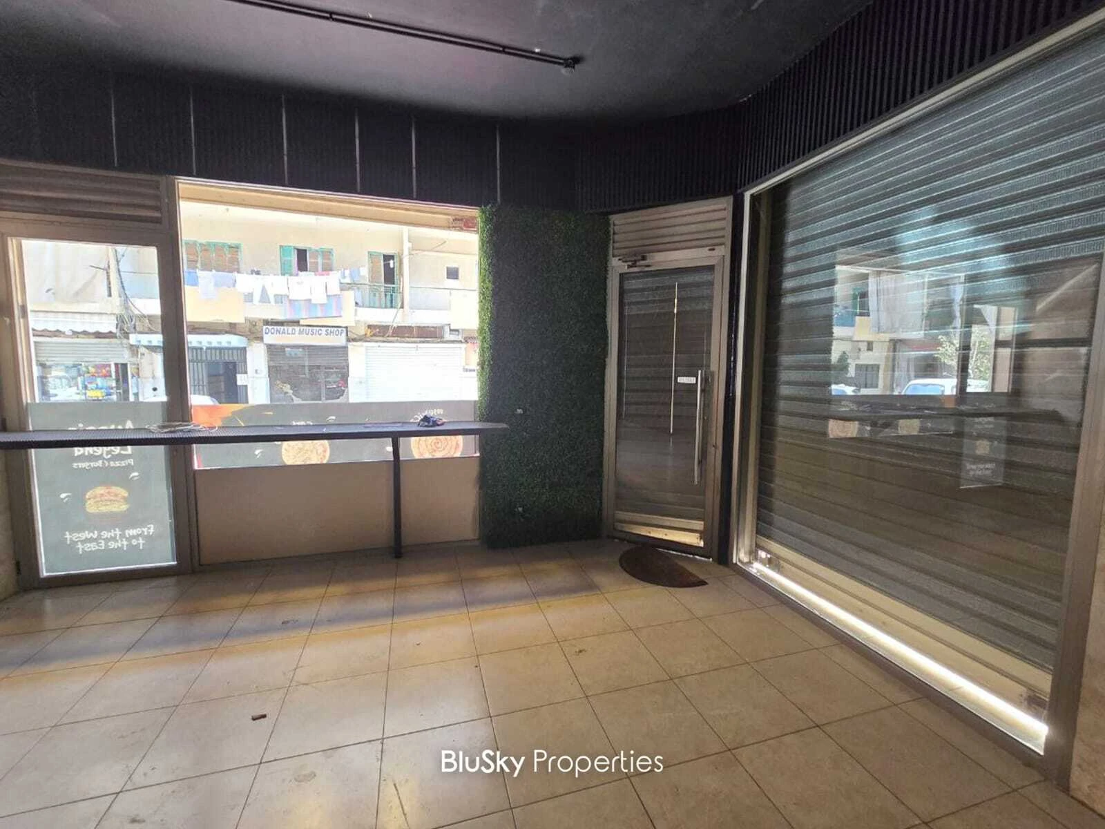 Shop 200m² for Rent in Ain El Remeneh — الصورة 3