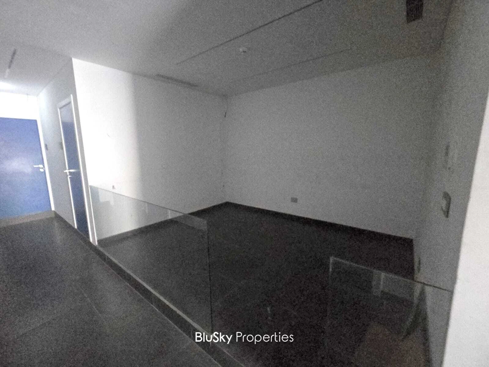 Showroom 250m² for Rent in Ain El Remeneh — photo 3