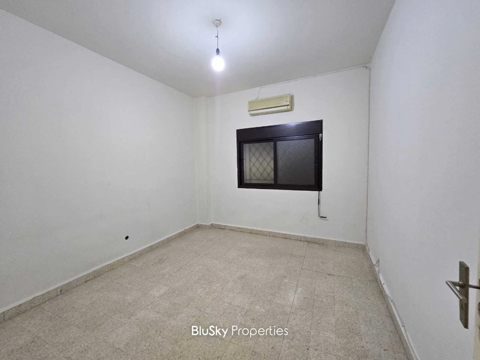 Apartment 90m² Terrace for Rent in Ain El Remeneh — photo 4