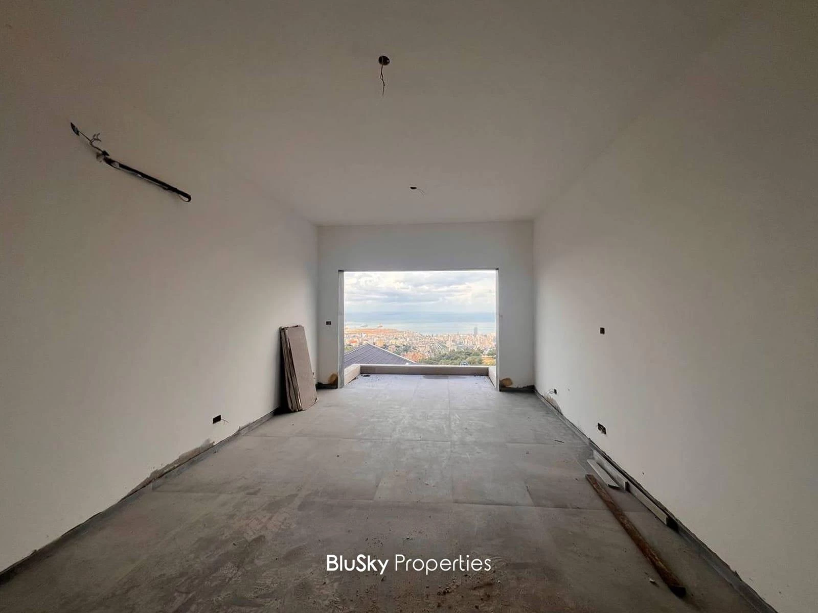 Apartment 120m² Terrace for Sale in Tilal Ain Saadeh