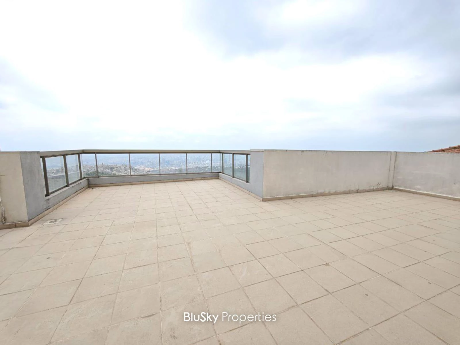 Apartment 130m² Terrace for Rent in Ain Saadeh